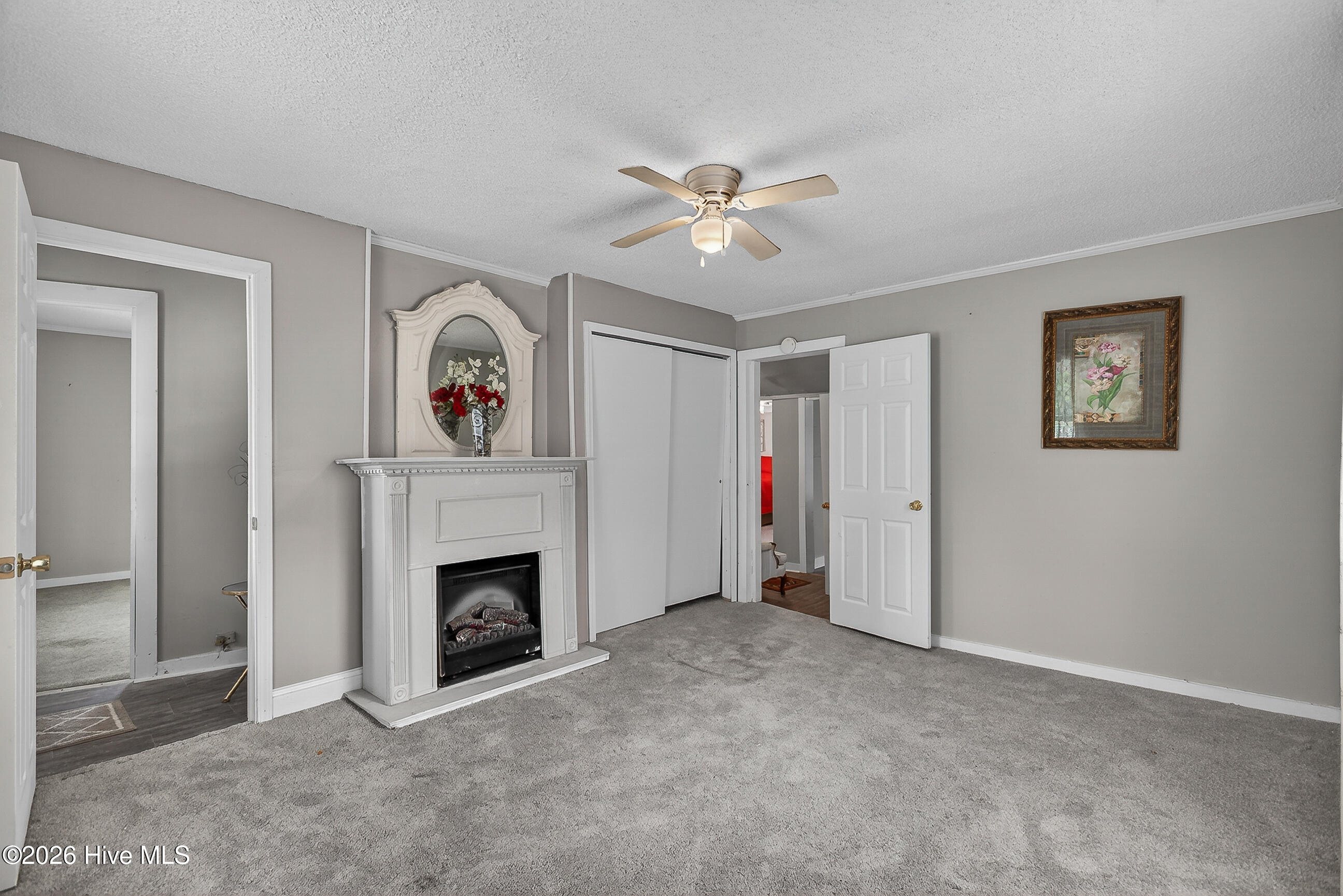 109 E South Street Property Photo 7