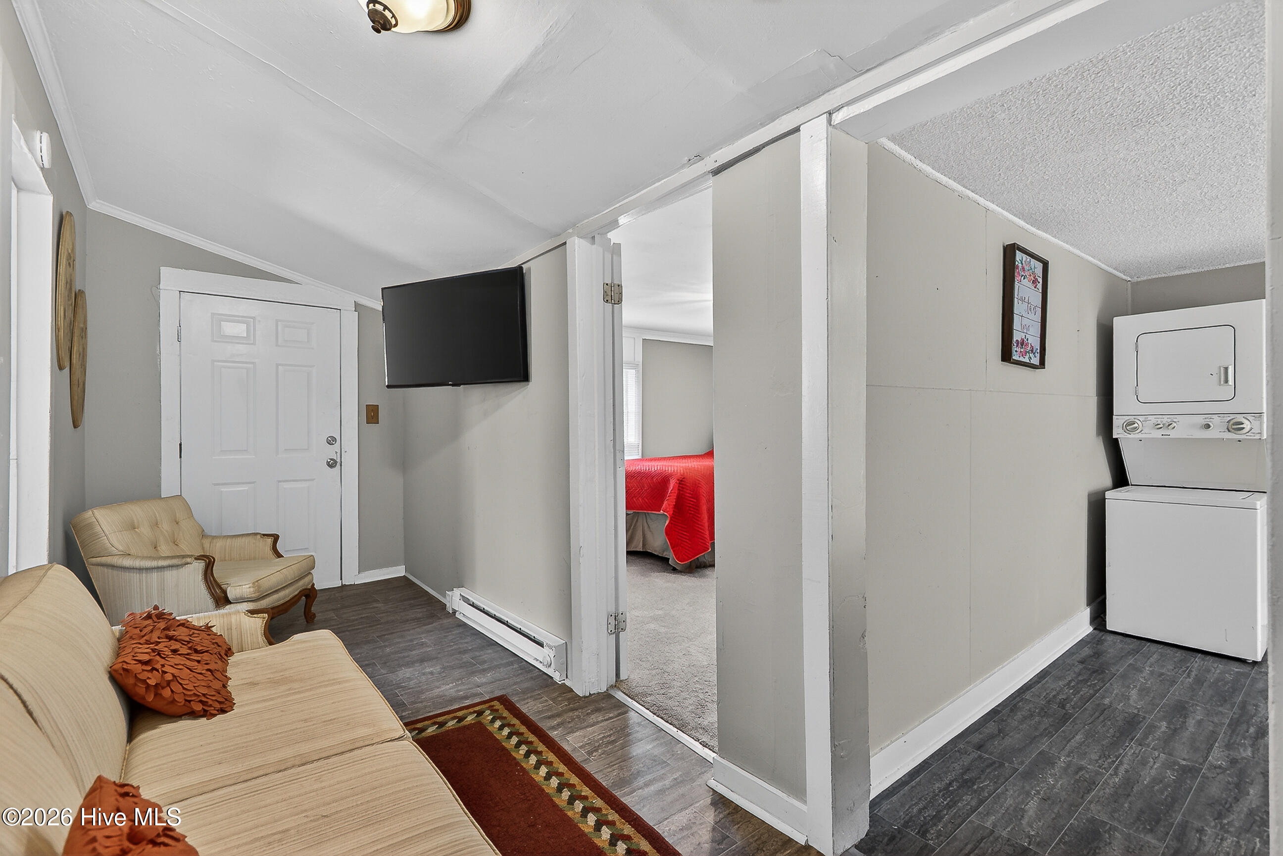 109 E South Street Property Photo 8