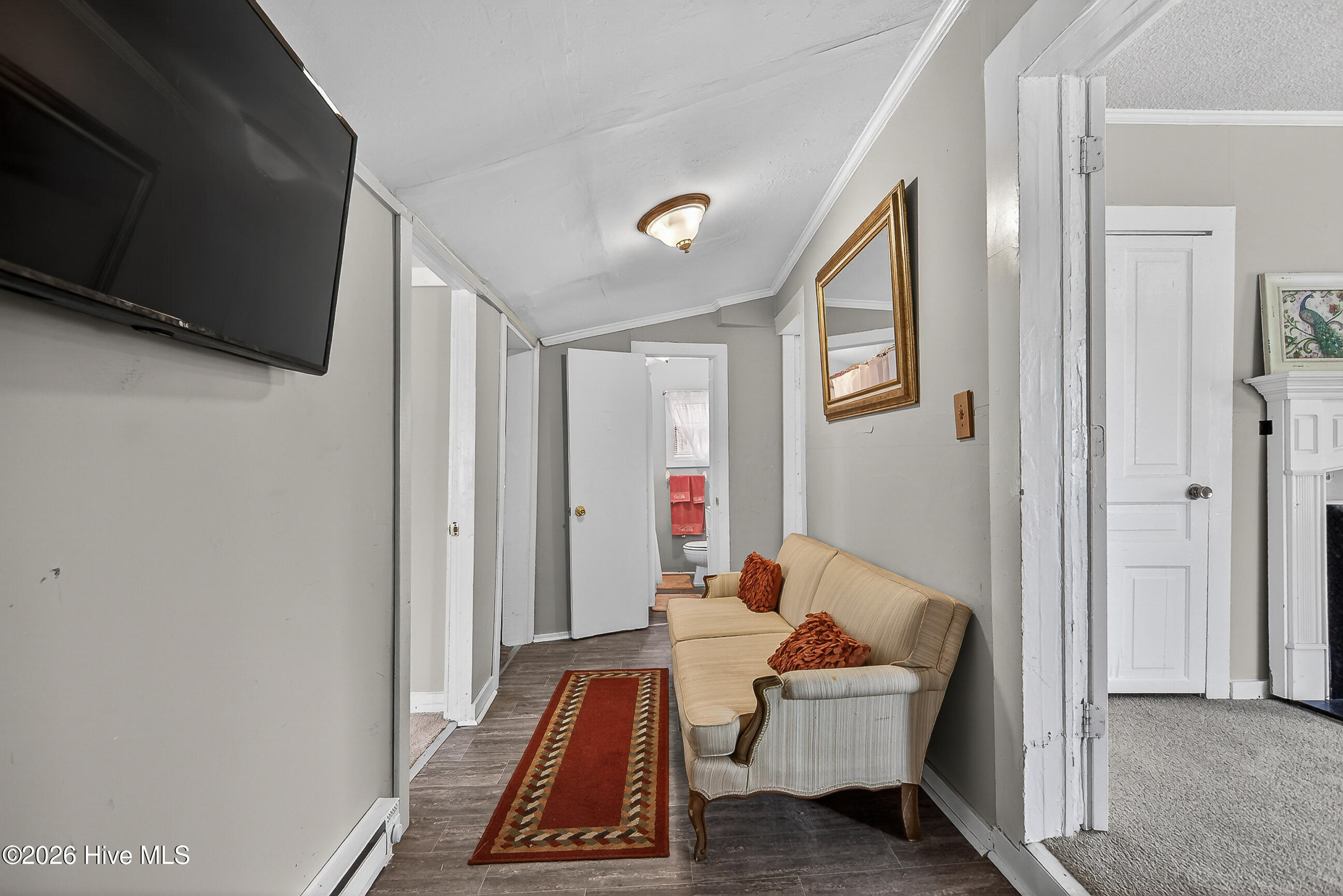 109 E South Street Property Photo 9