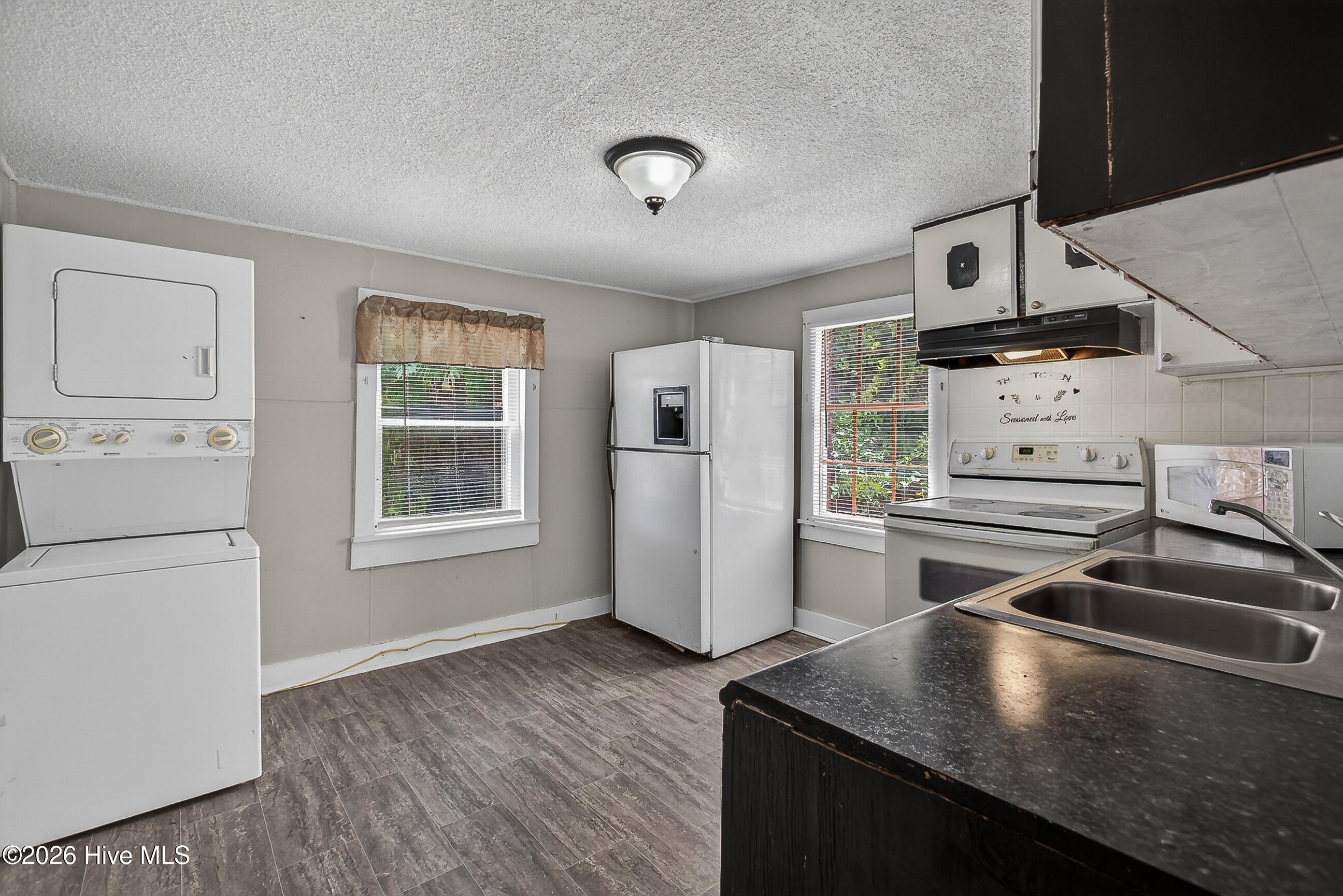 109 E South Street Property Photo 10