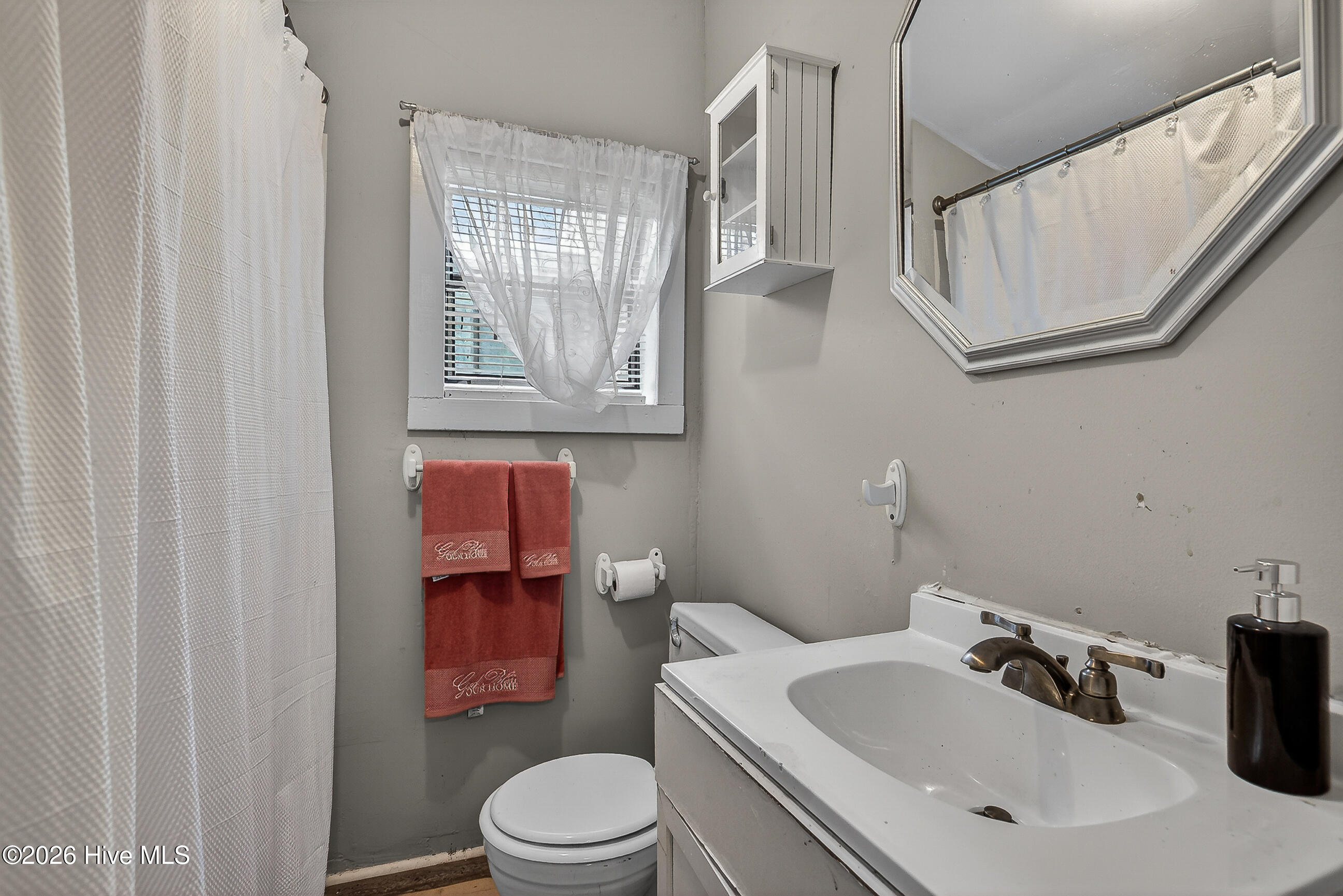 109 E South Street Property Photo 15
