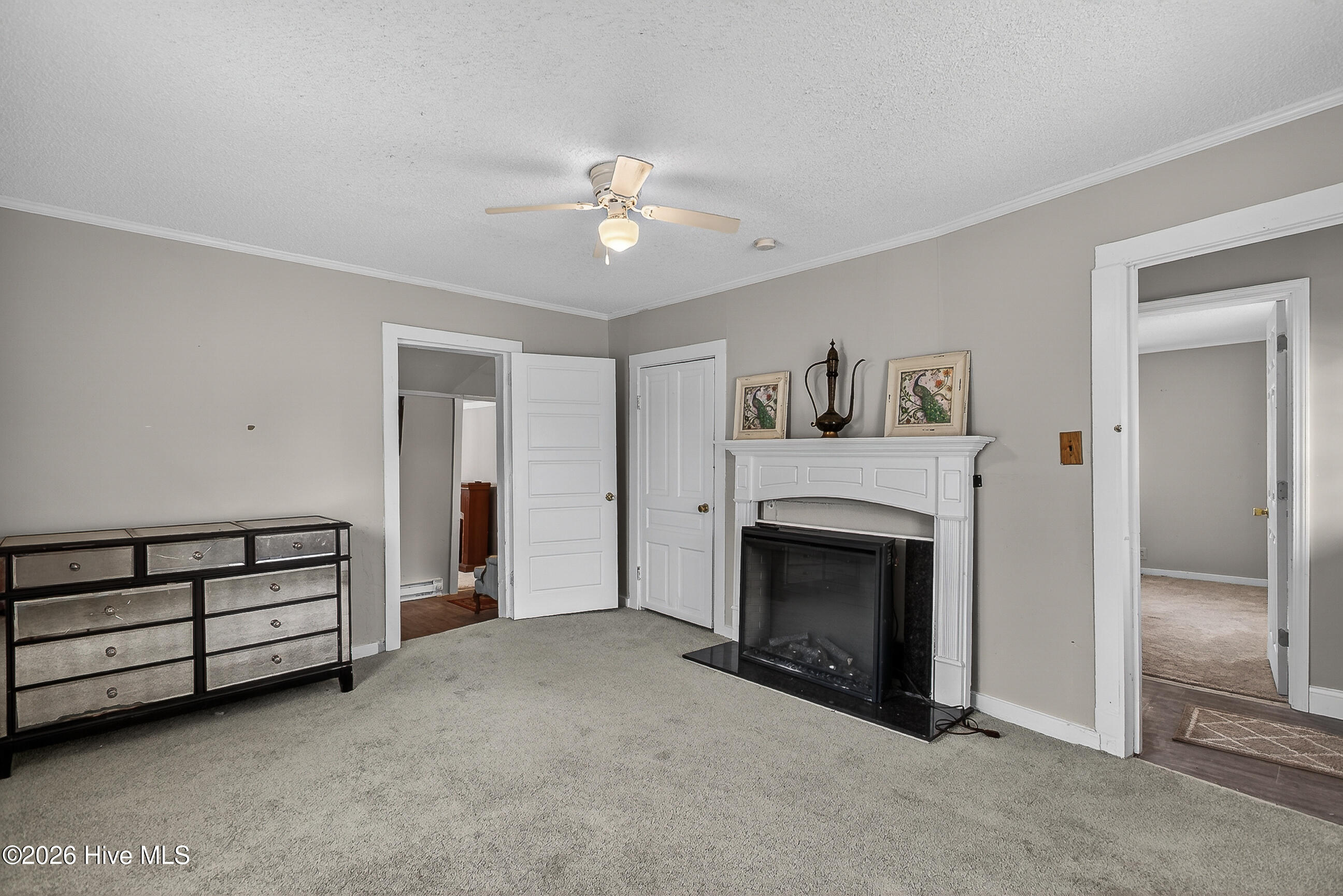 109 E South Street Property Photo 16