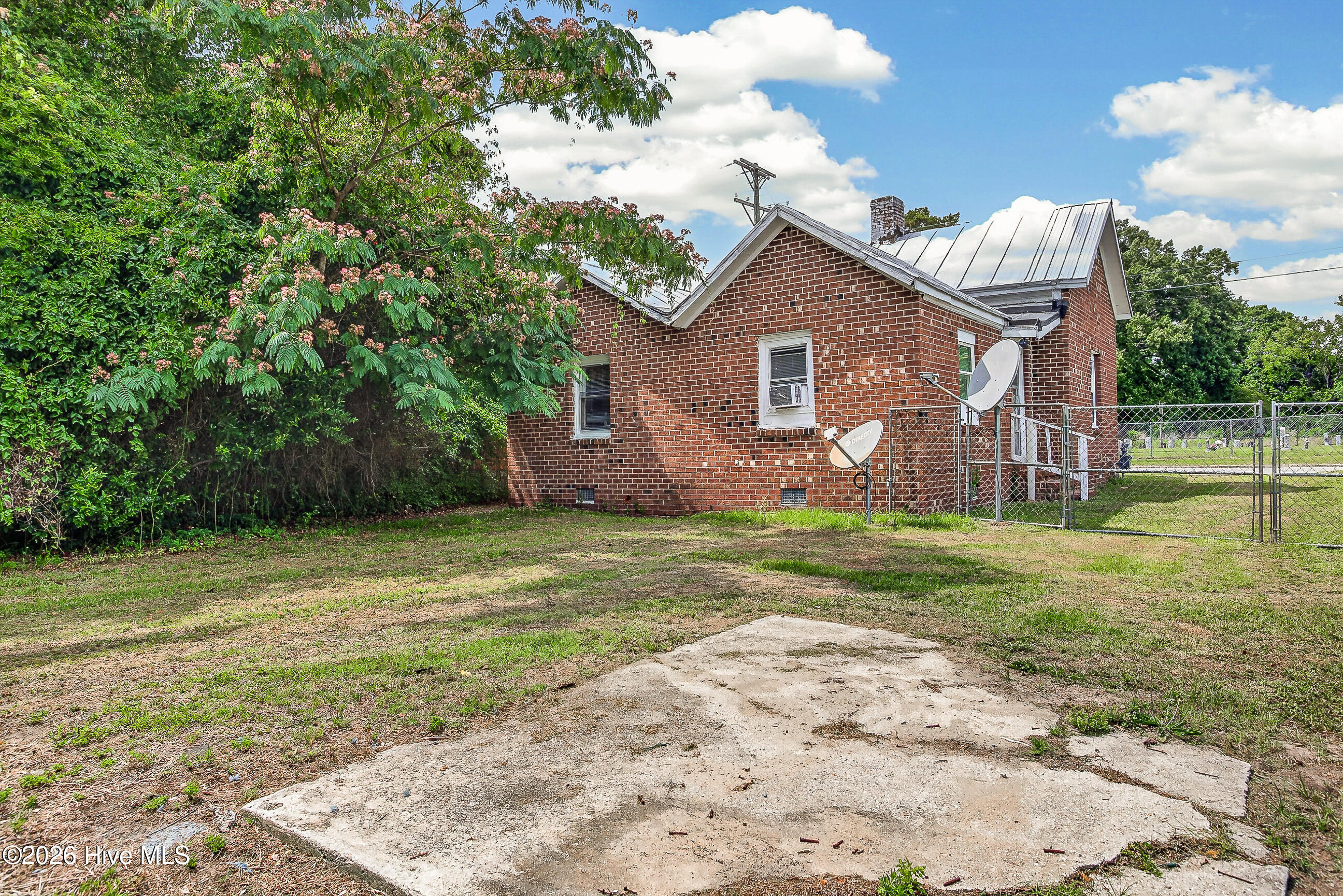 109 E South Street Property Photo 18
