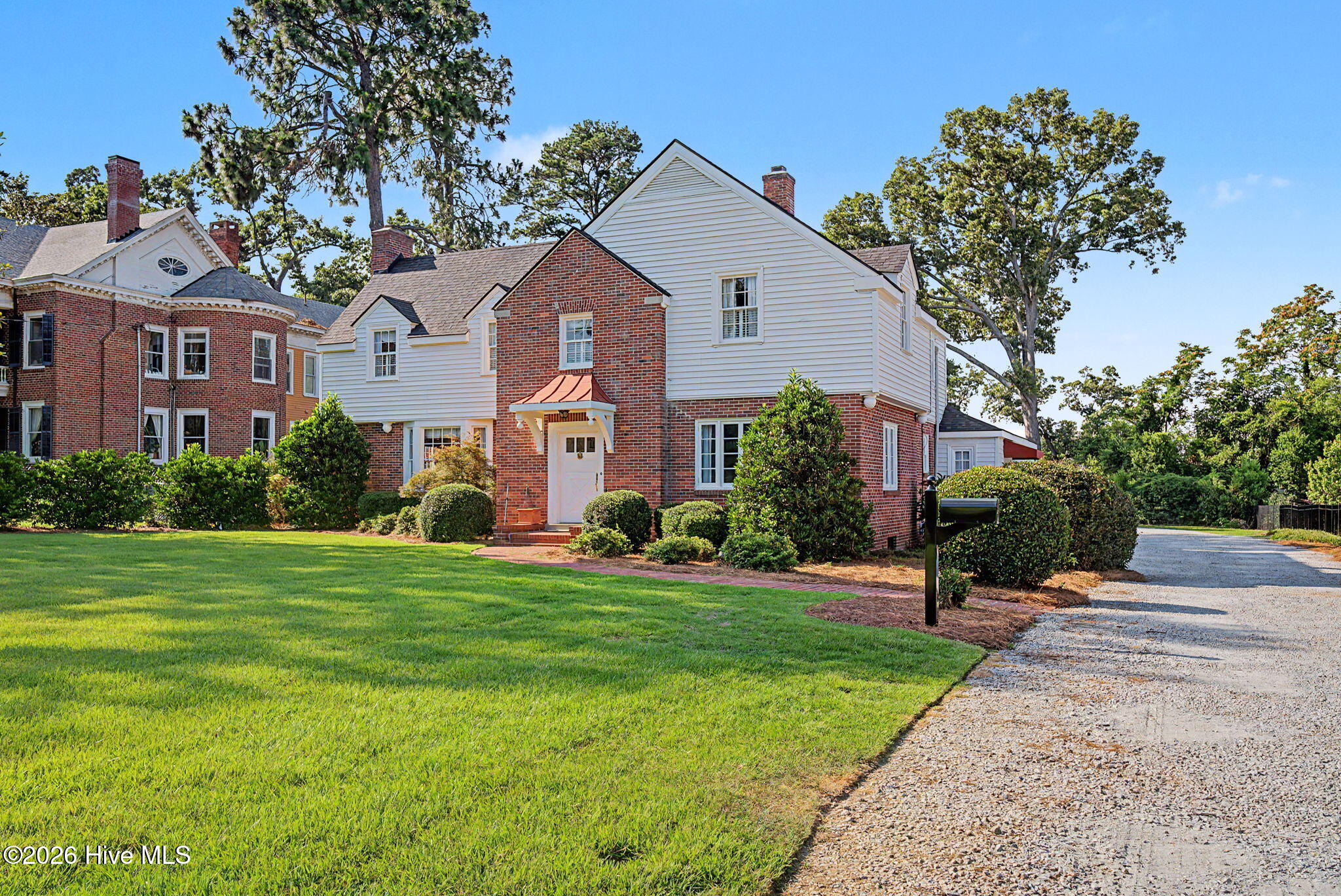 2521 Walton Way Property Photo 4