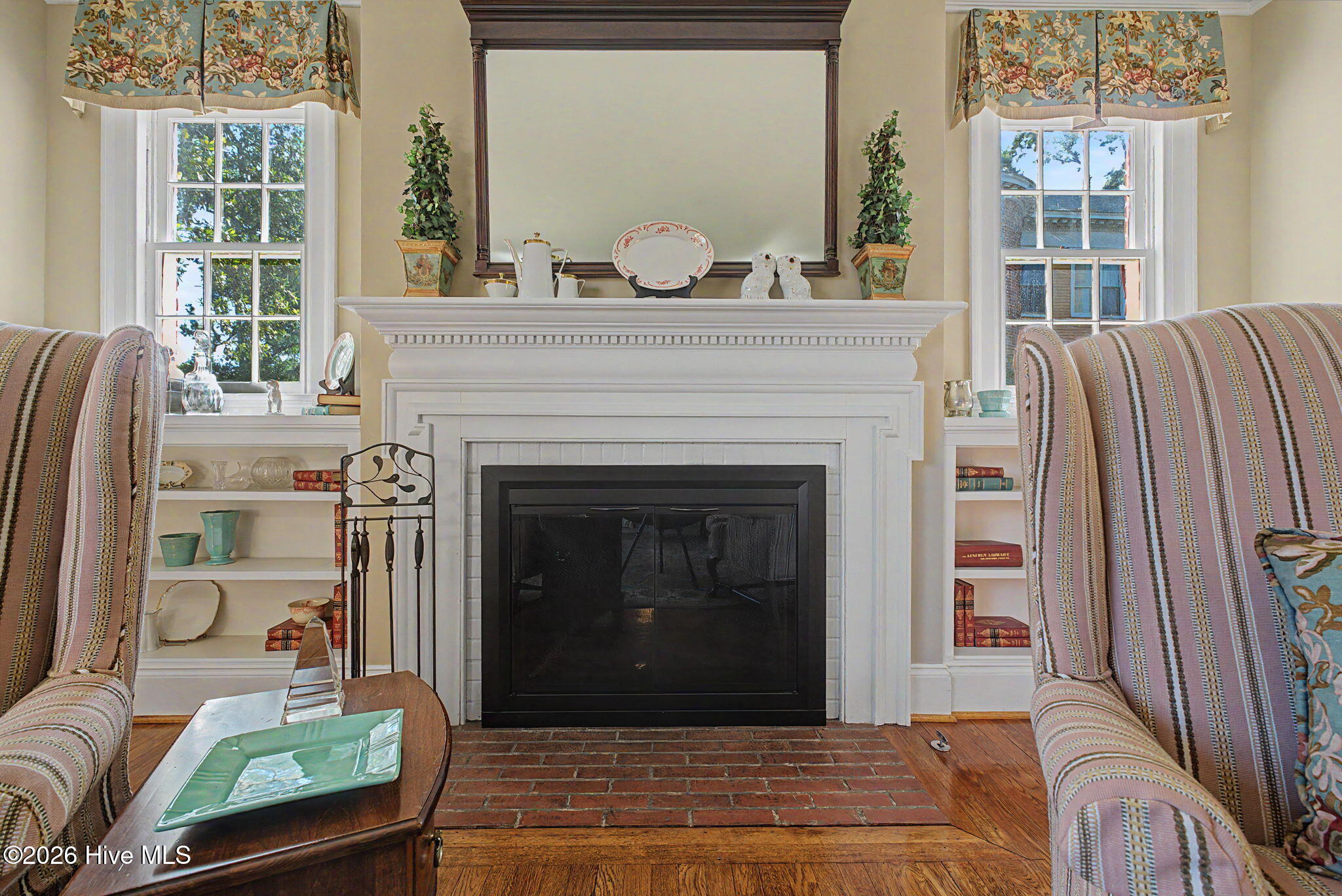 2521 Walton Way Property Photo 8