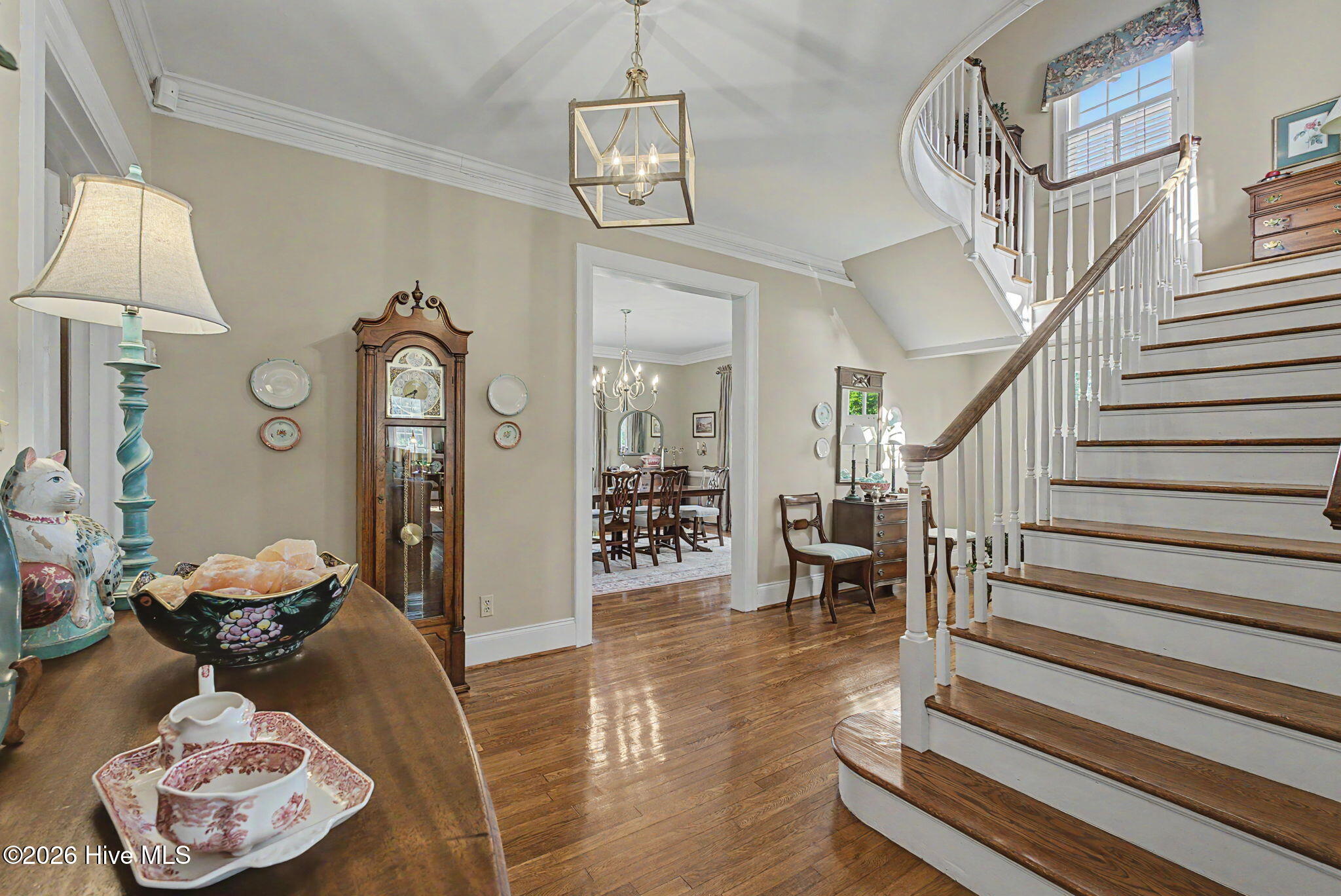 2521 Walton Way Property Photo 9