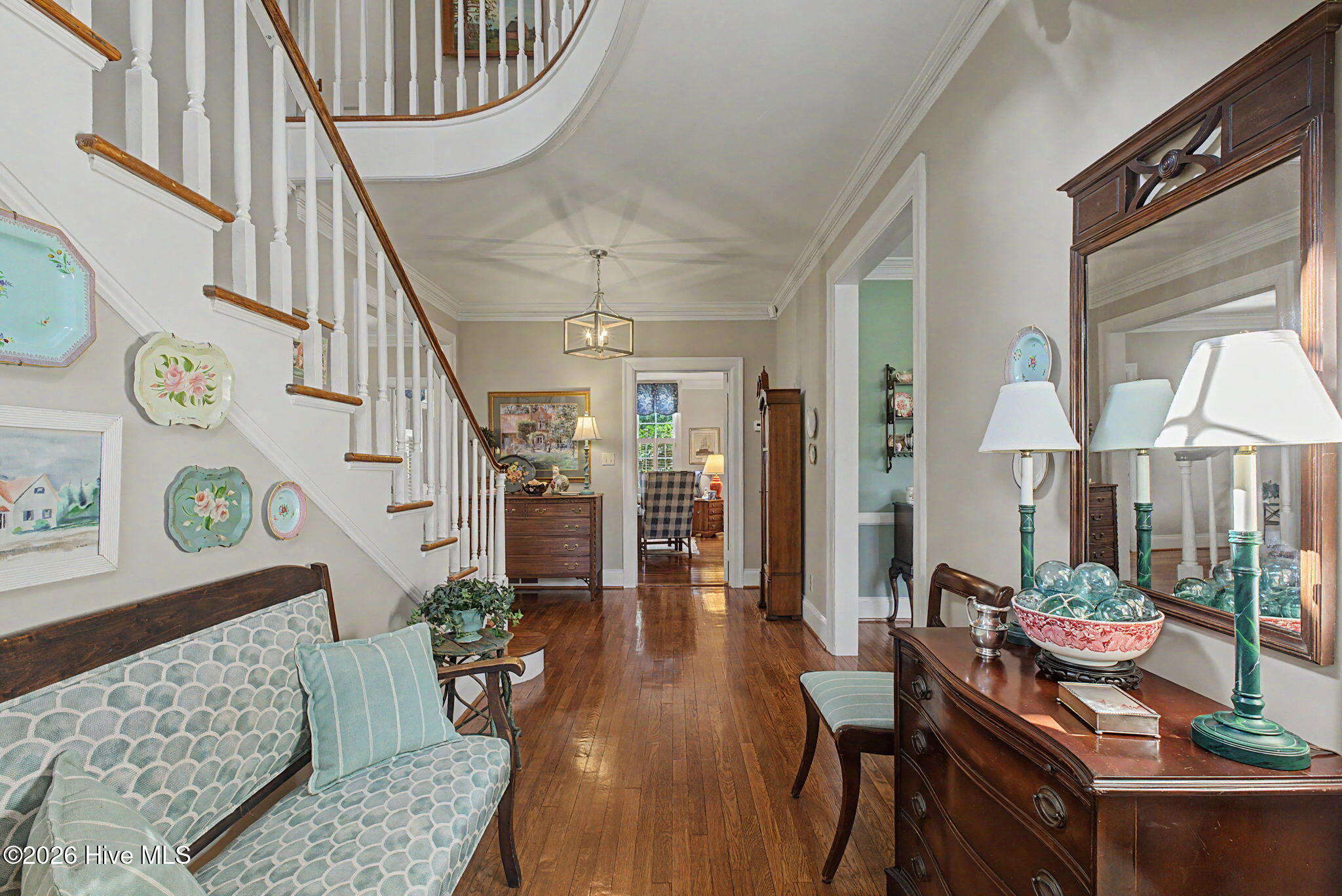 2521 Walton Way Property Photo 10