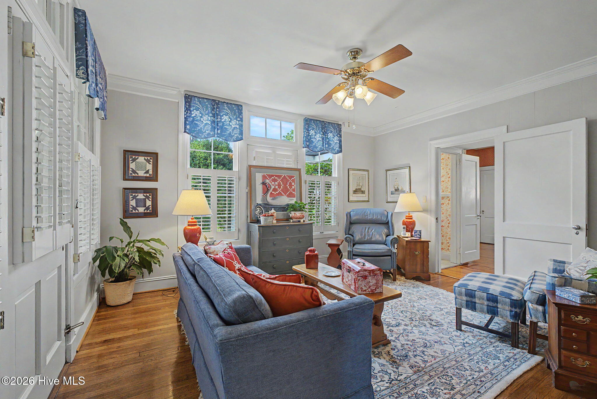 2521 Walton Way Property Photo 16