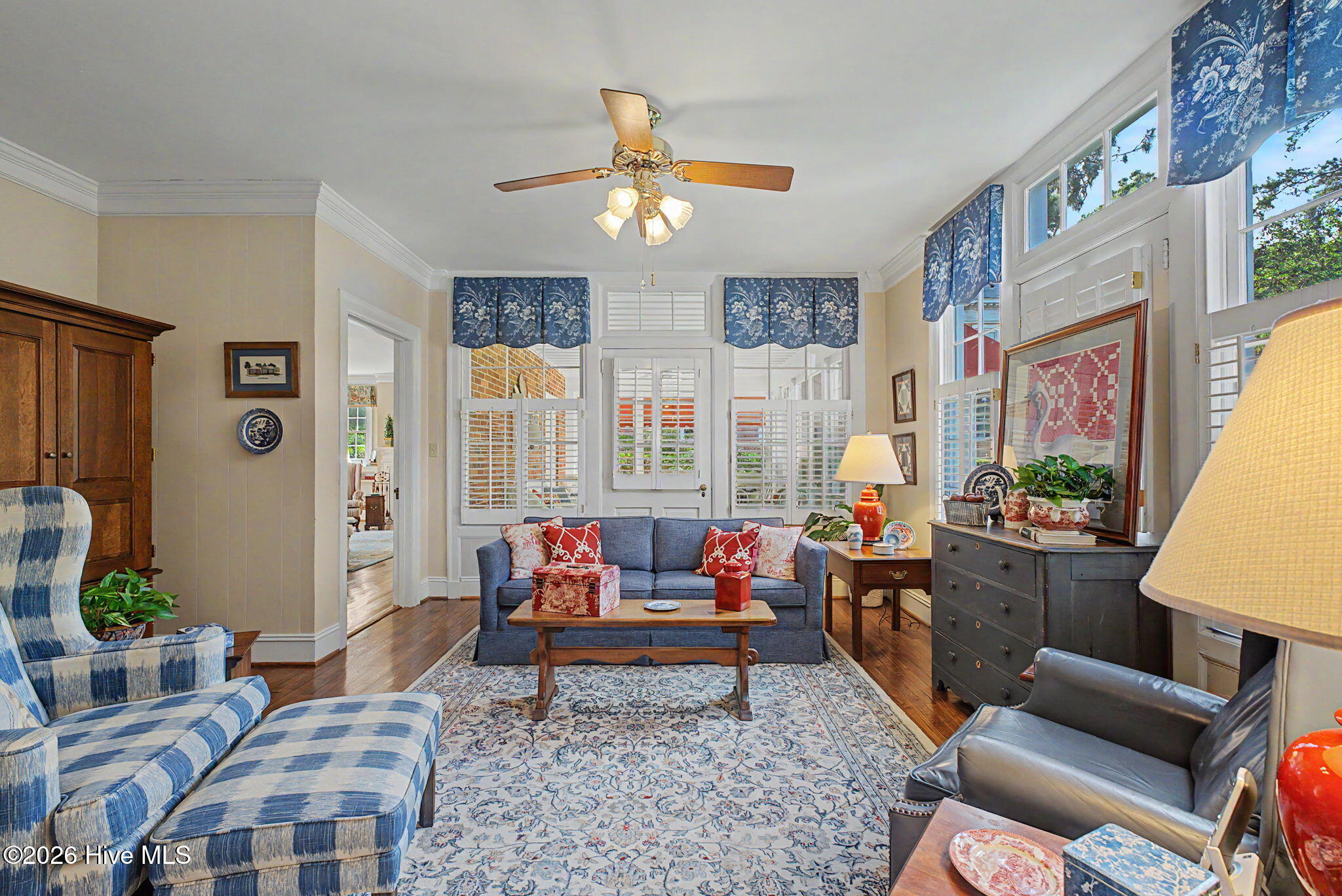 2521 Walton Way Property Photo 18