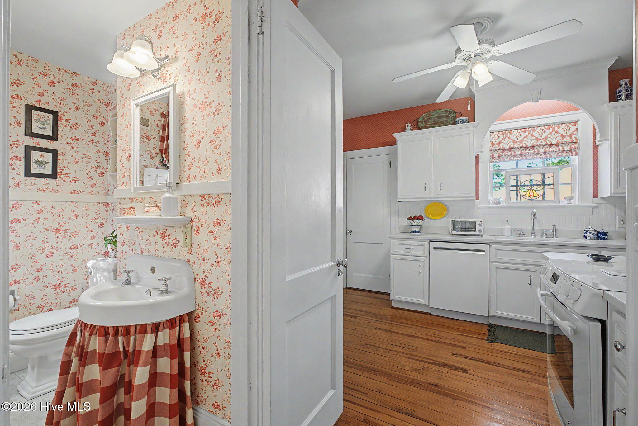 2521 Walton Way Property Photo 22