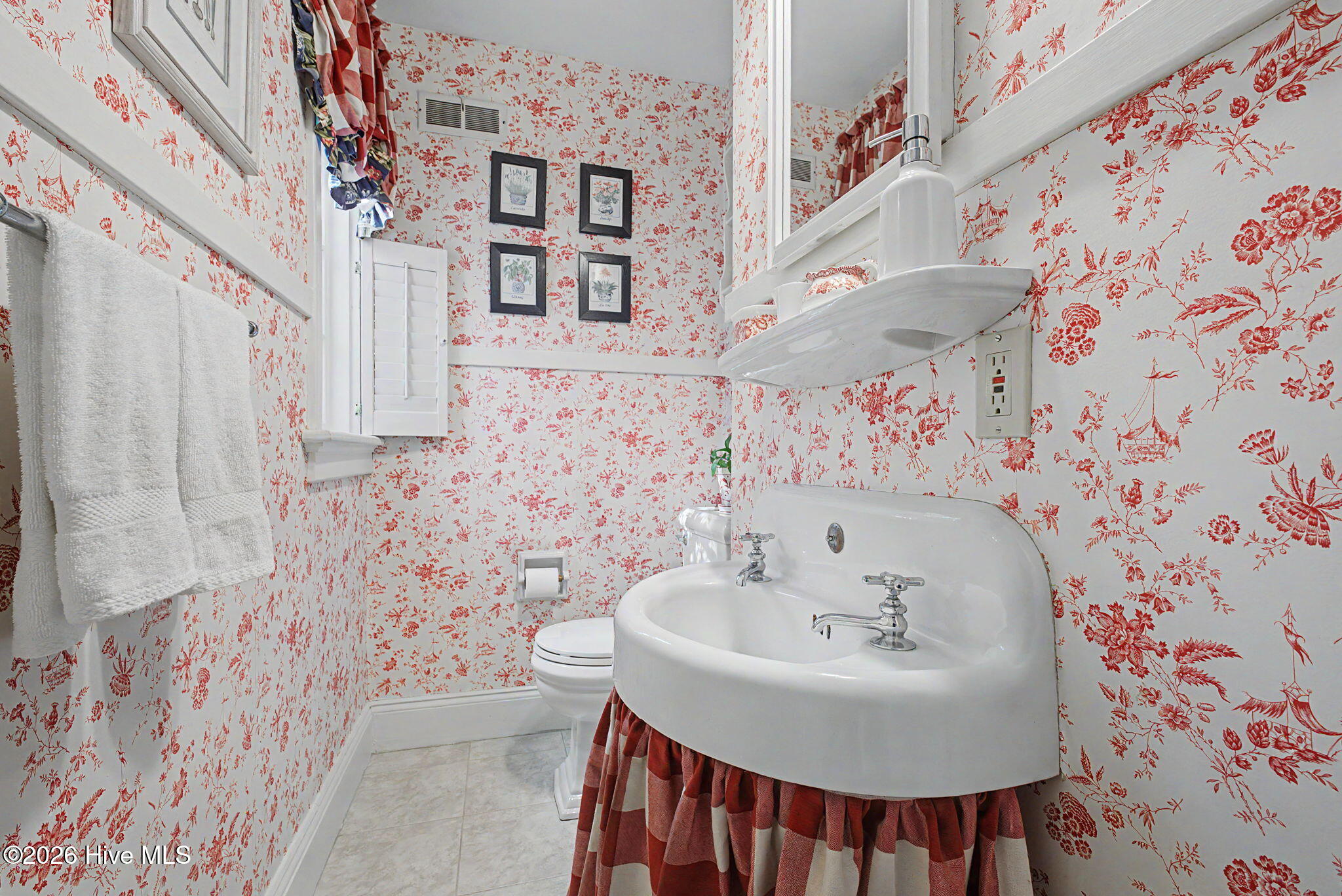 2521 Walton Way Property Photo 23