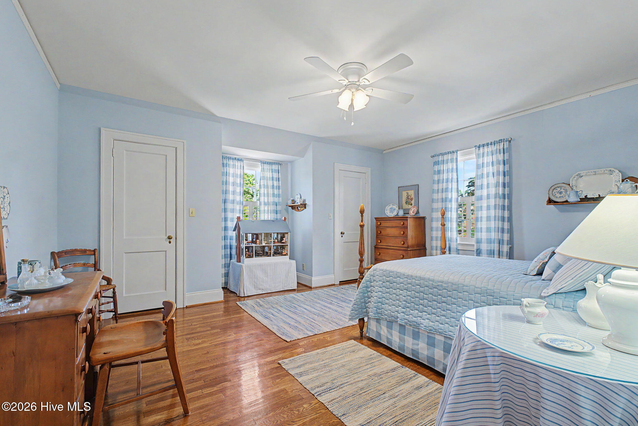 2521 Walton Way Property Photo 25