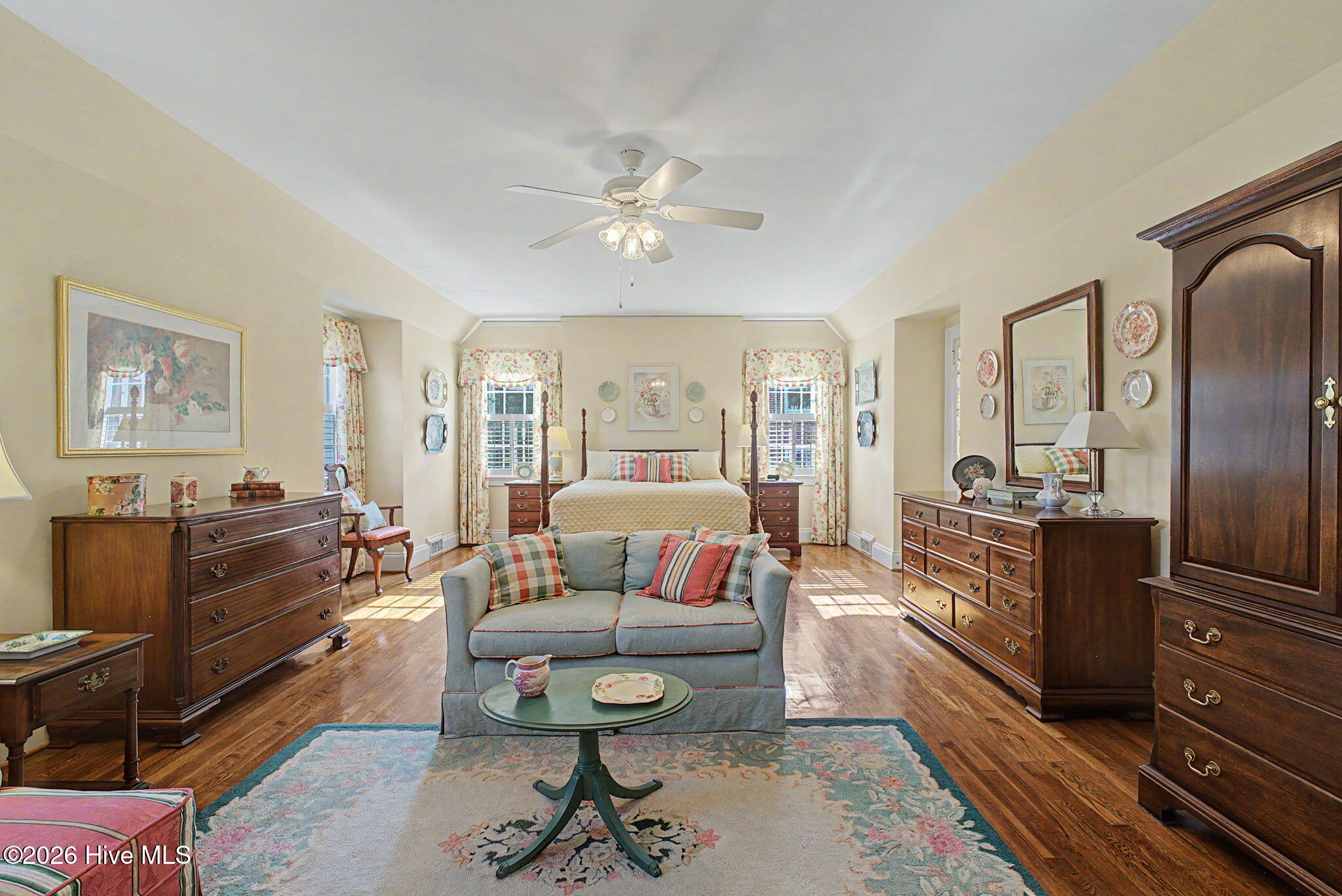 2521 Walton Way Property Photo 33
