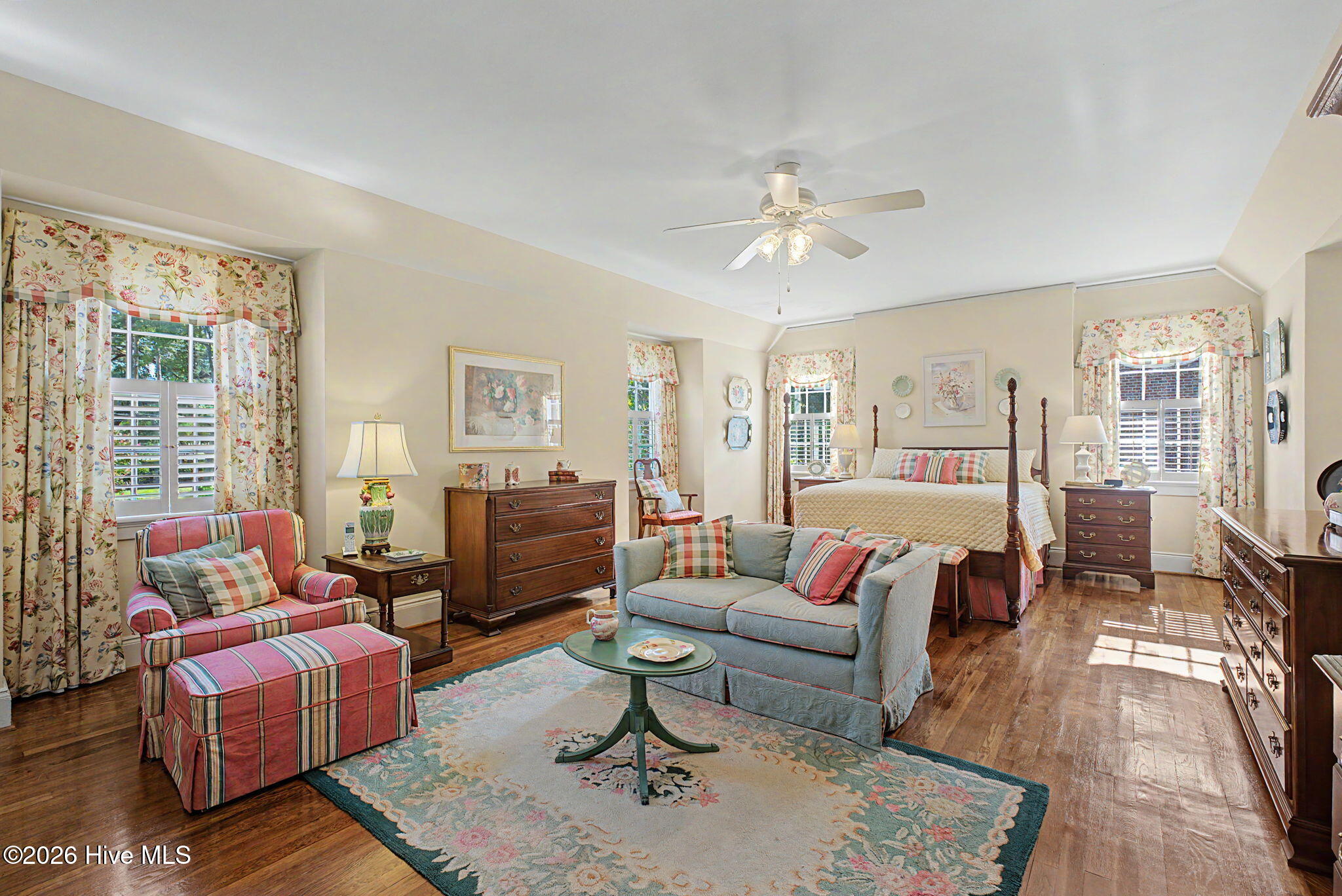 2521 Walton Way Property Photo 34