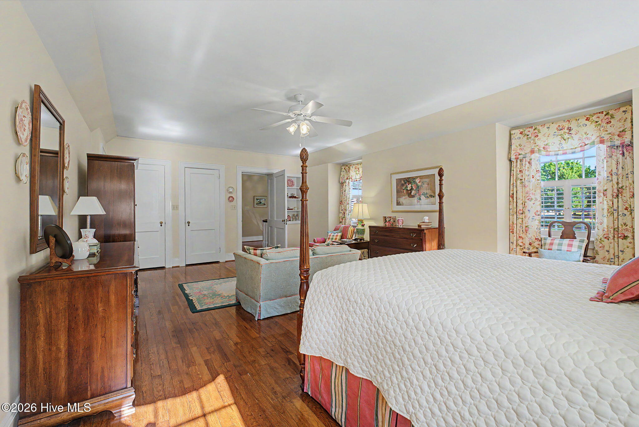 2521 Walton Way Property Photo 35