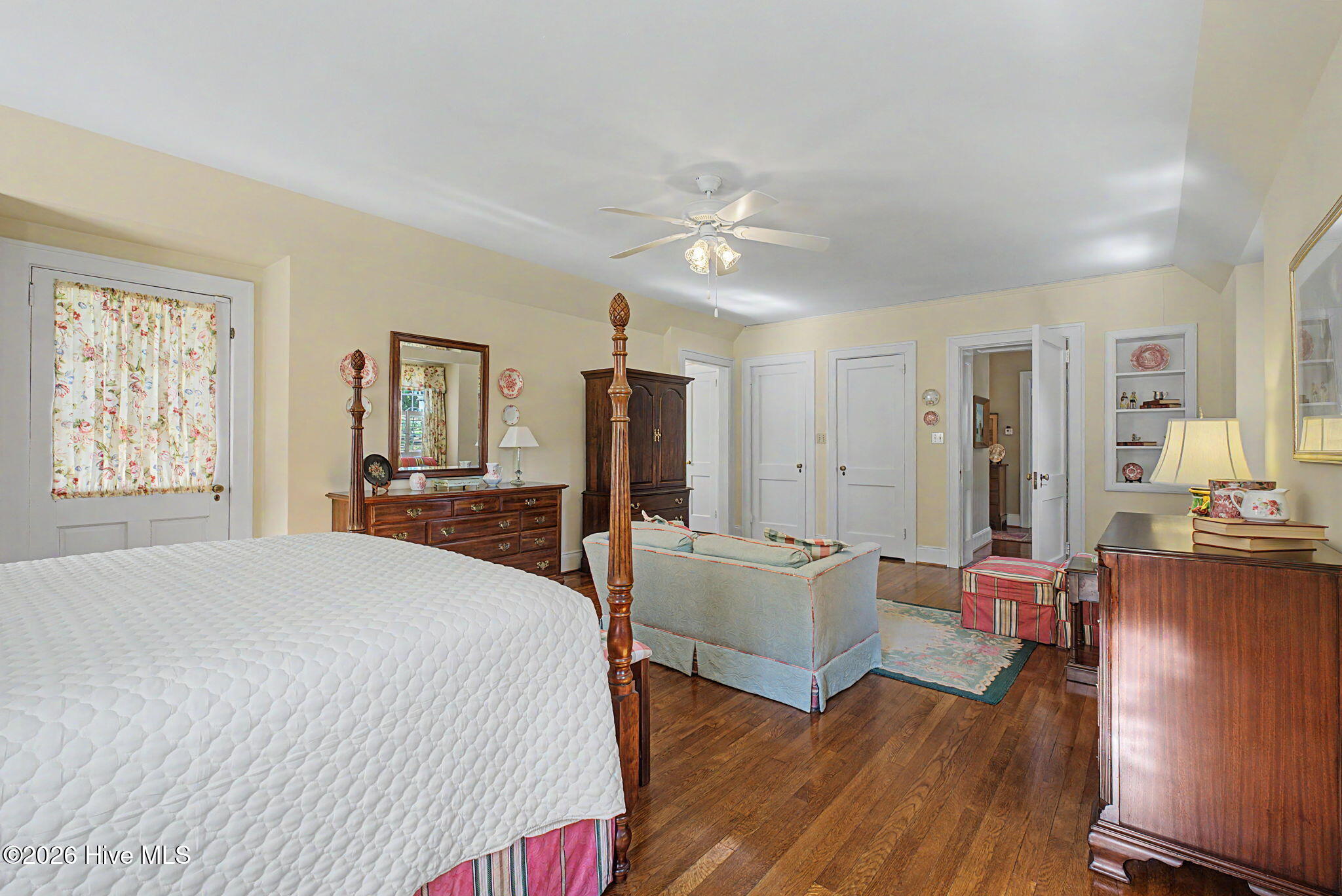 2521 Walton Way Property Photo 36