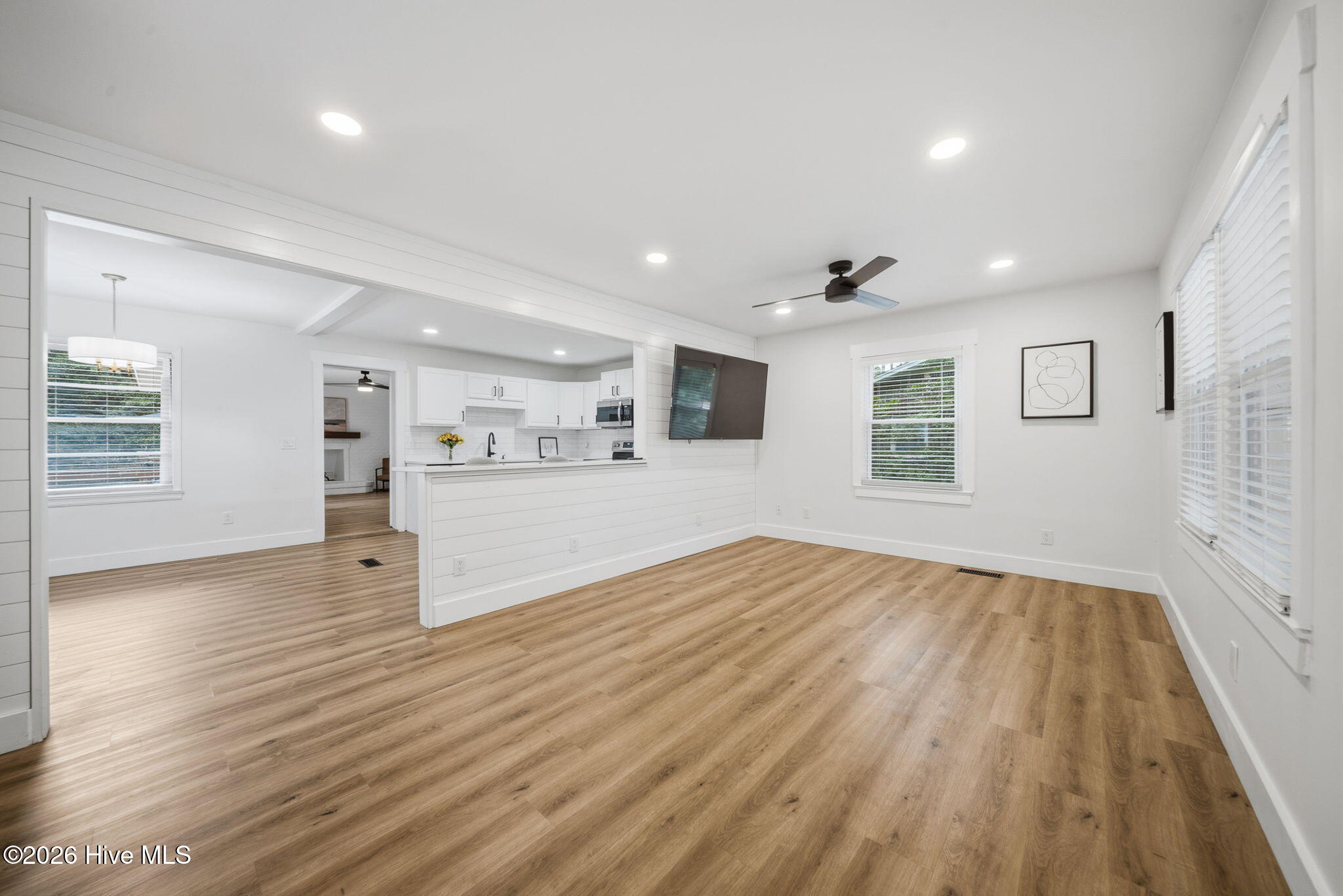 212 Wood Dale Drive Property Photo 3