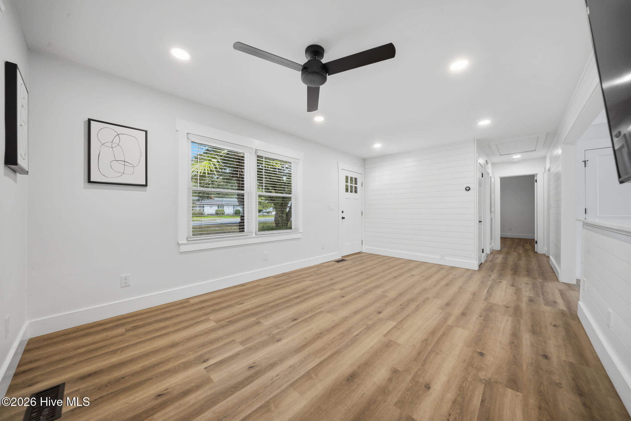 212 Wood Dale Drive Property Photo 4