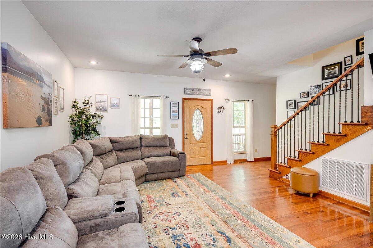 13 Sunset Circle Property Photo 5