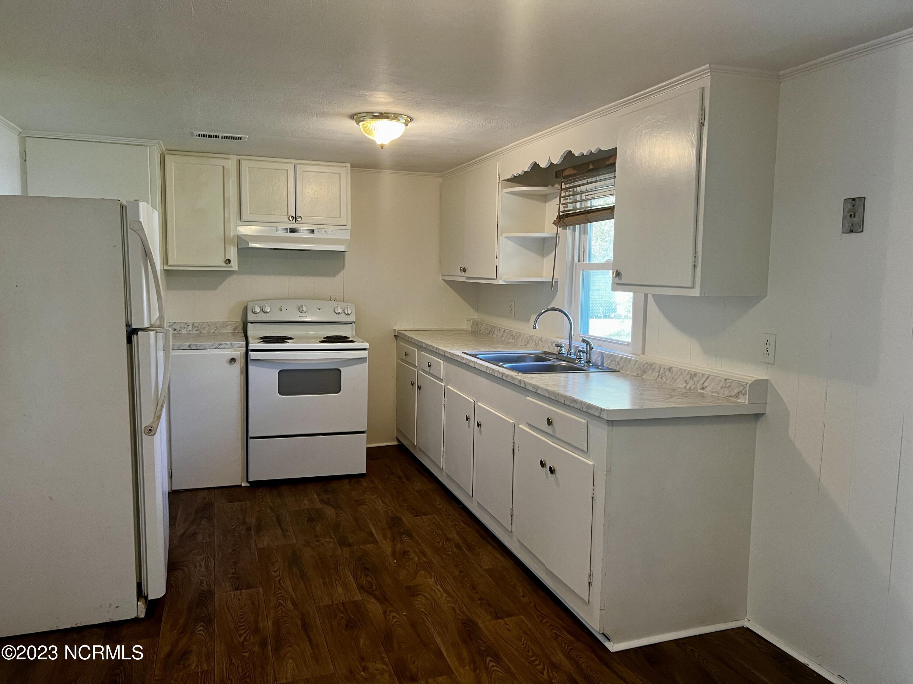109 Burlington Drive Property Photo 3