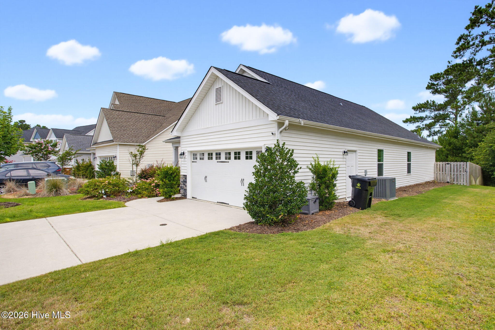 1449 Creek Bend Terrace Property Photo 3