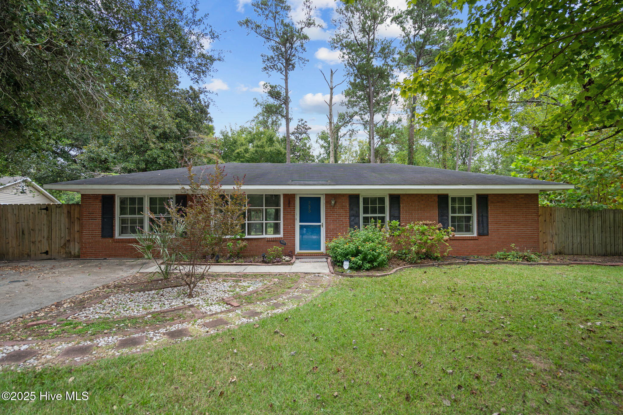 233 Buff Circle Property Photo 2