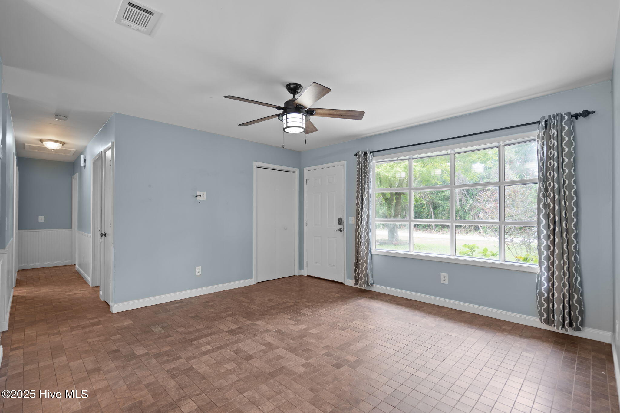 233 Buff Circle Property Photo 7