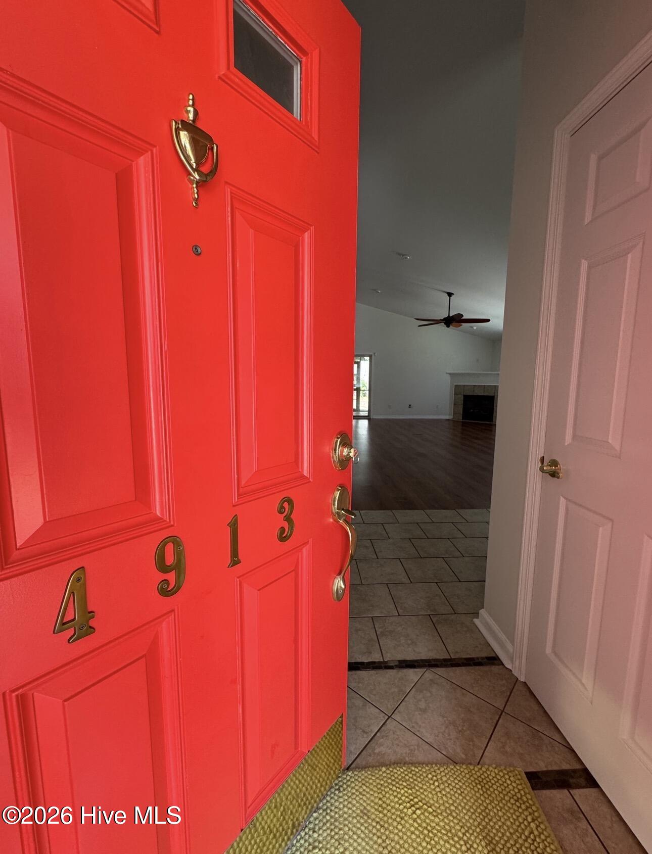 4913 Coronado Drive Property Photo 3