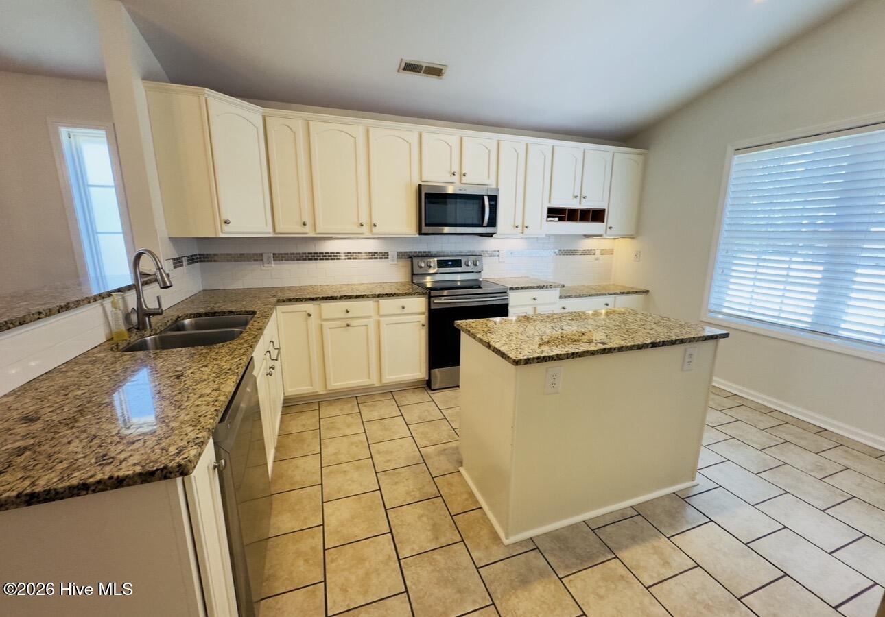 4913 Coronado Drive Property Photo 6