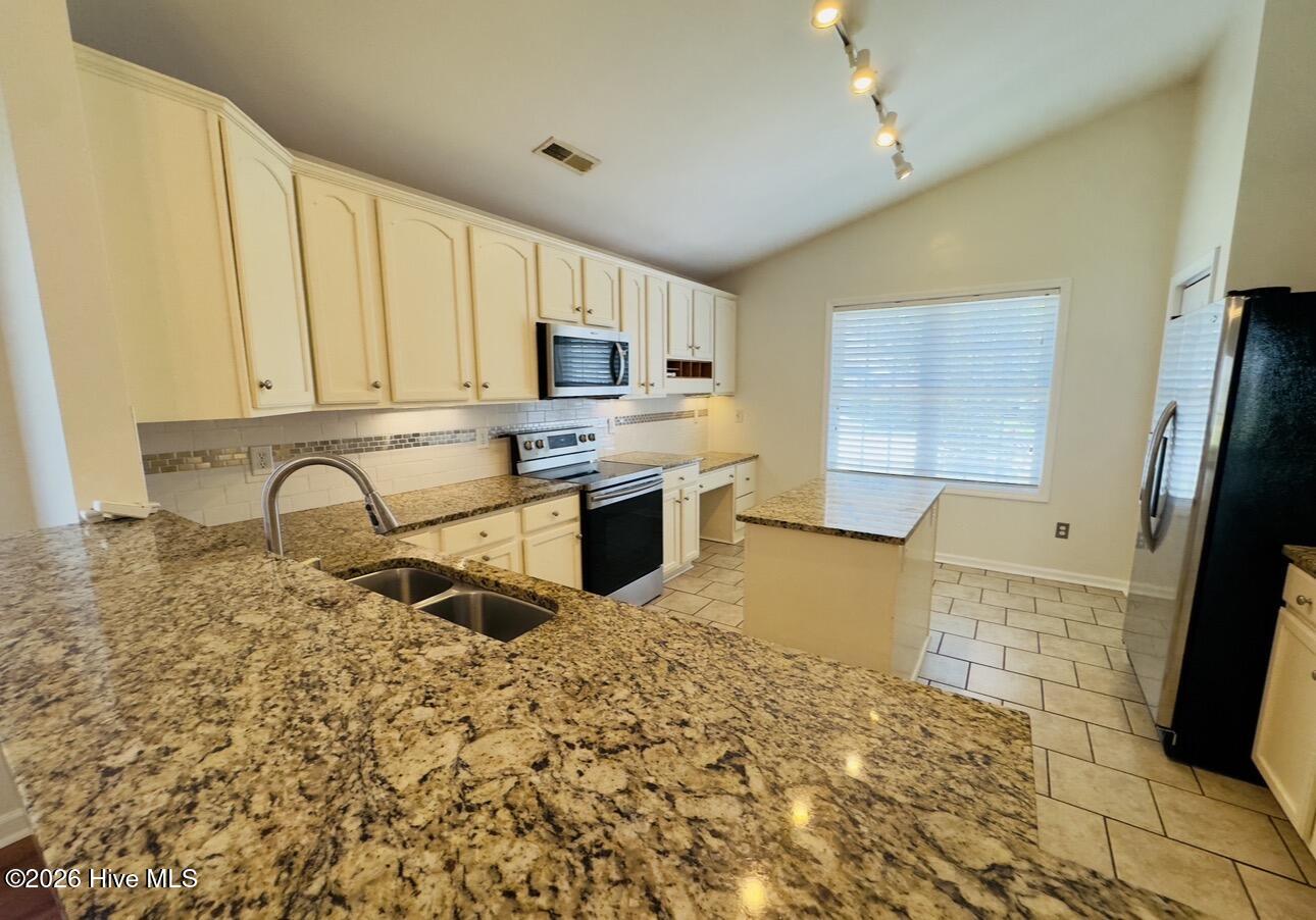 4913 Coronado Drive Property Photo 7