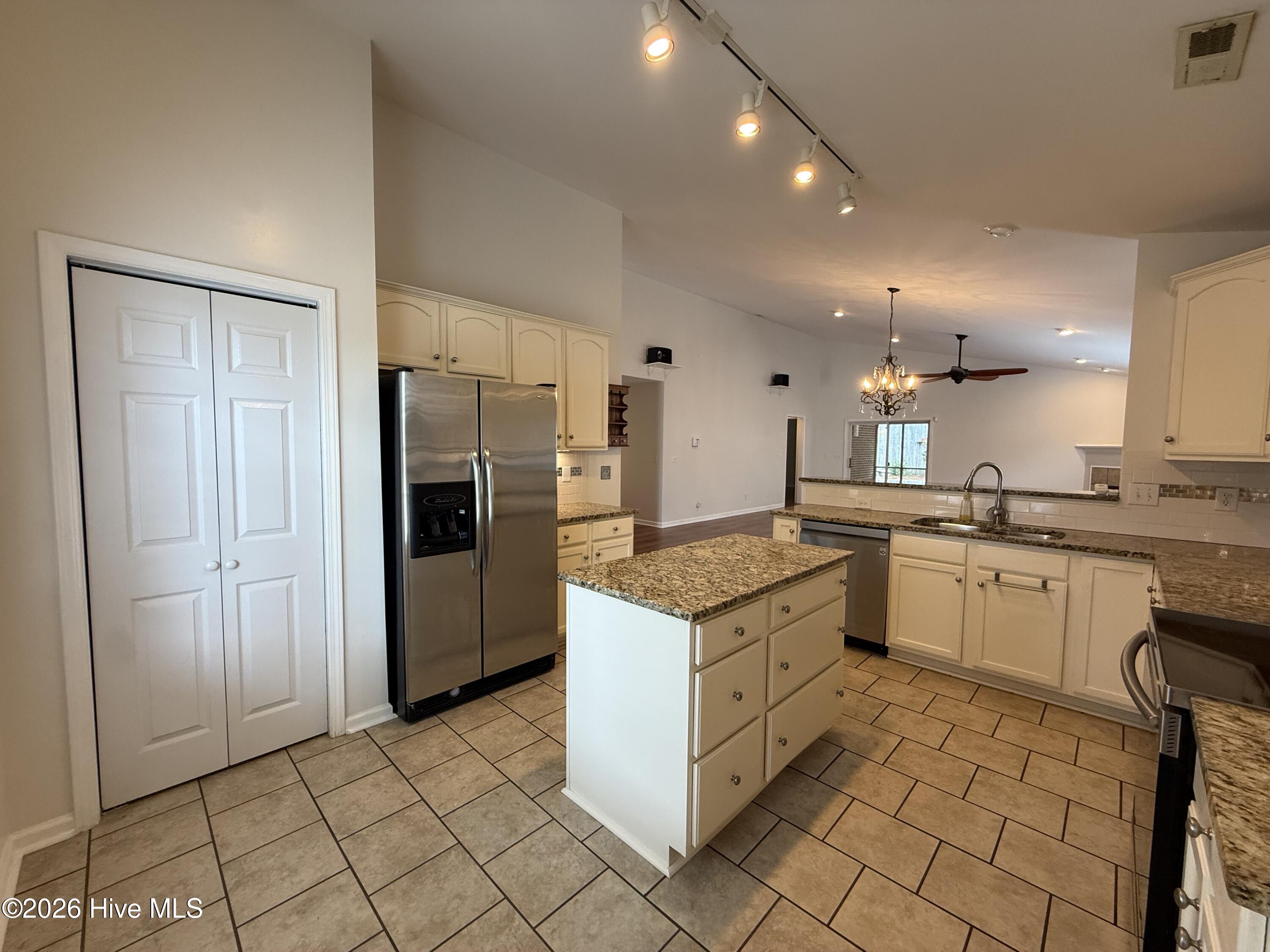 4913 Coronado Drive Property Photo 9
