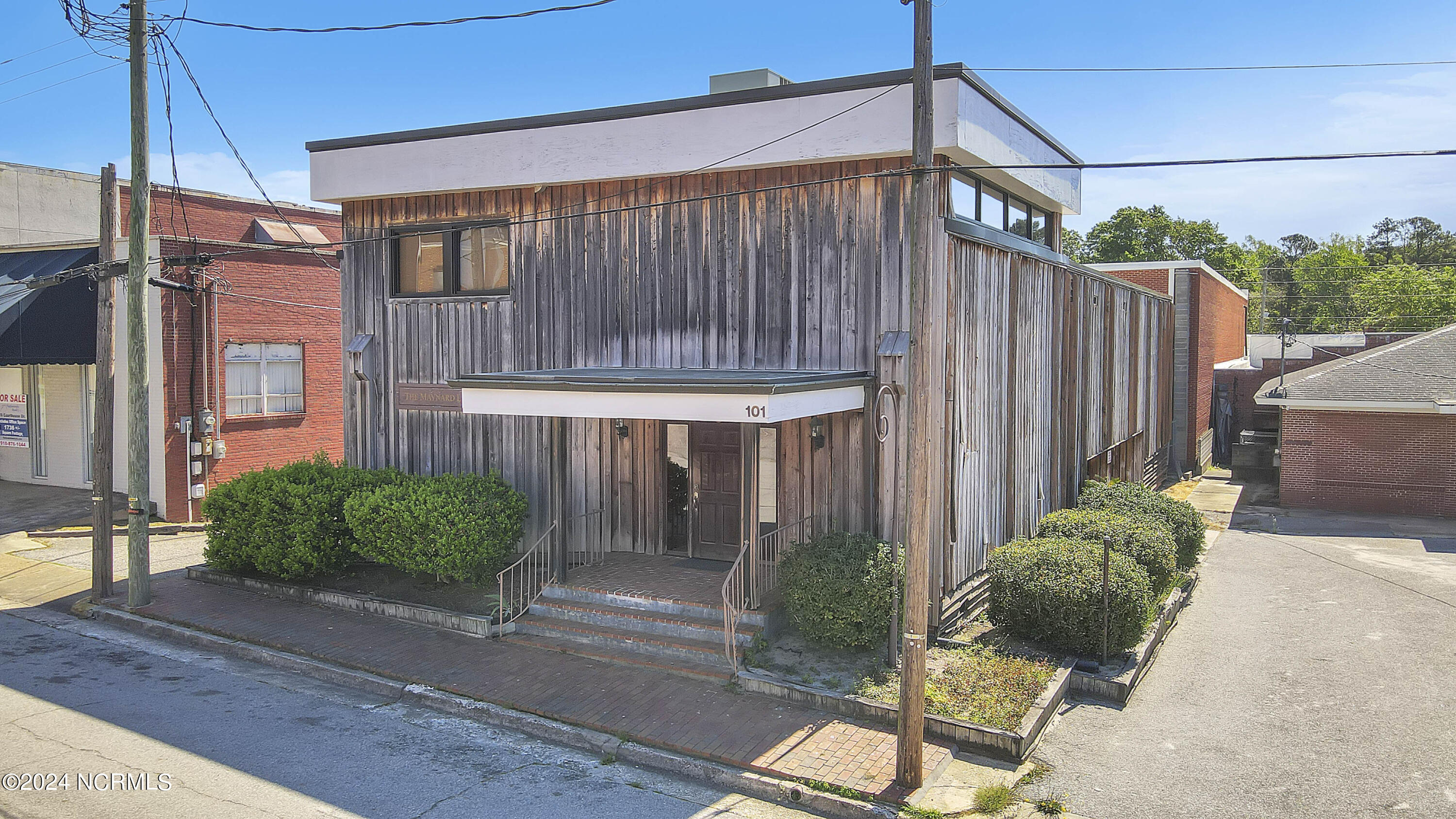 121 Courthouse Drive Property Photo 1