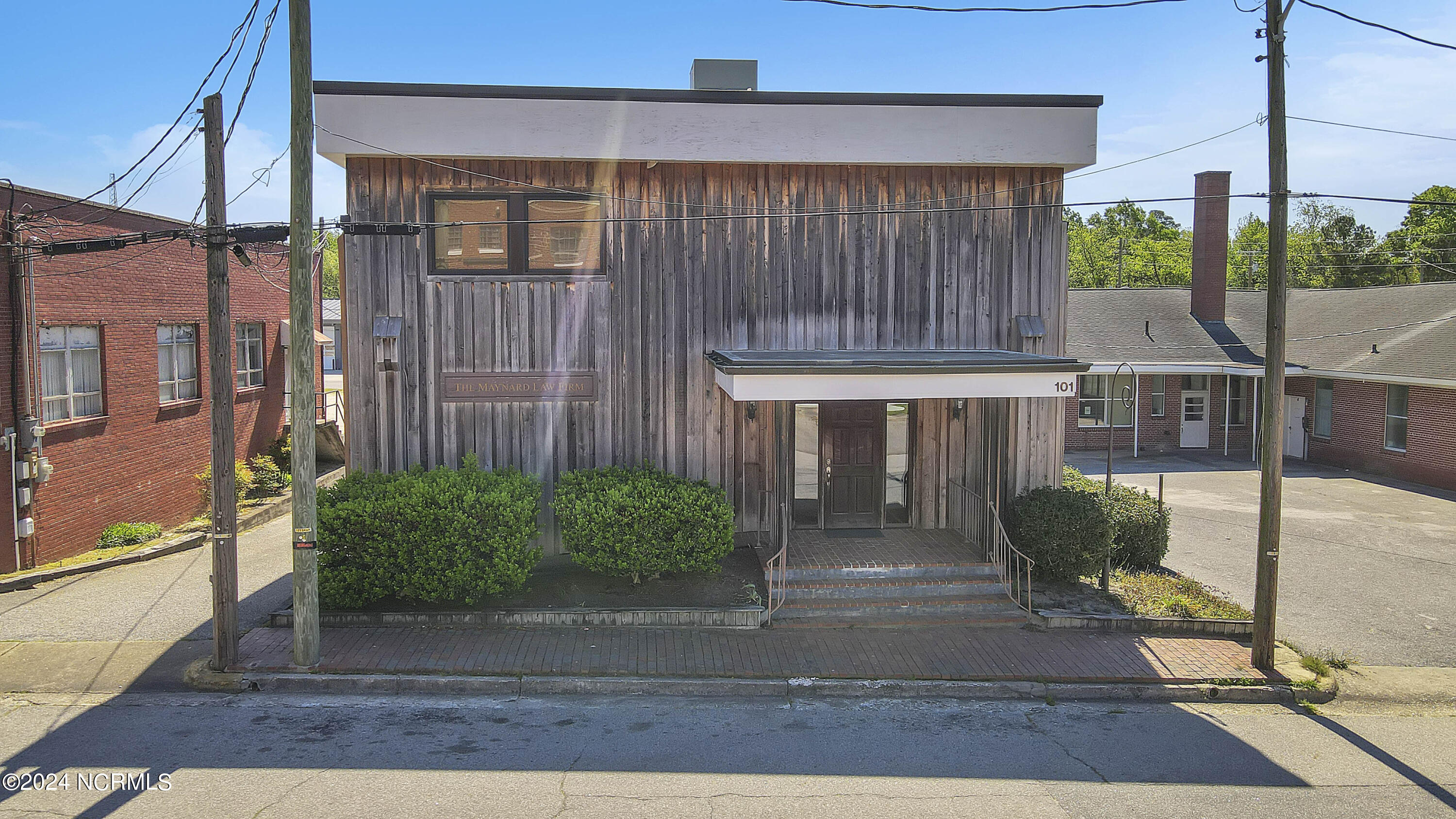 121 Courthouse Drive Property Photo 2