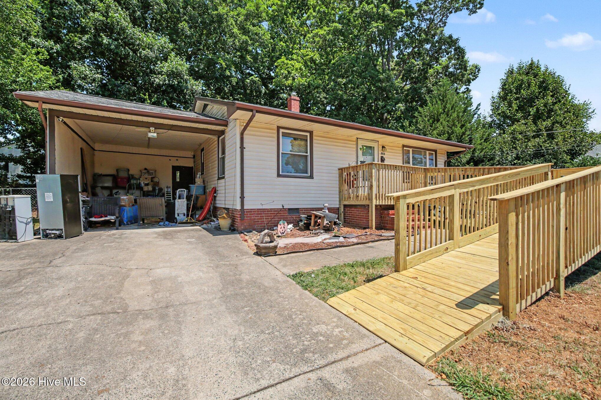 703 Scott Street Property Photo 4
