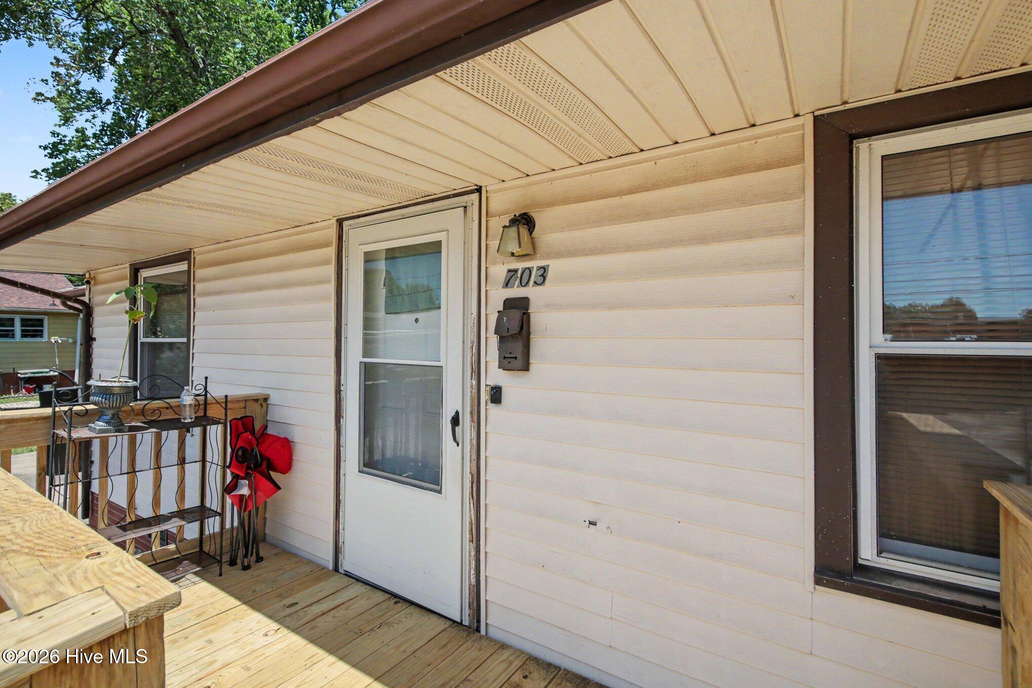 703 Scott Street Property Photo 6