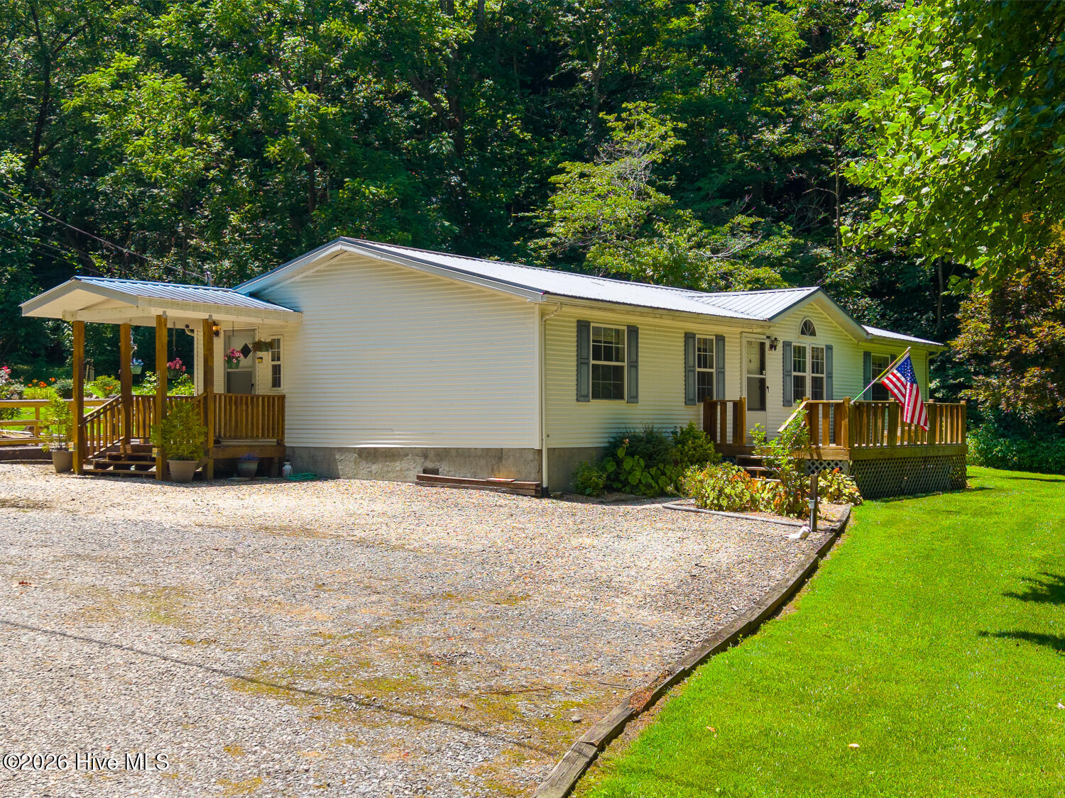 394 Anderson Road Property Photo 4