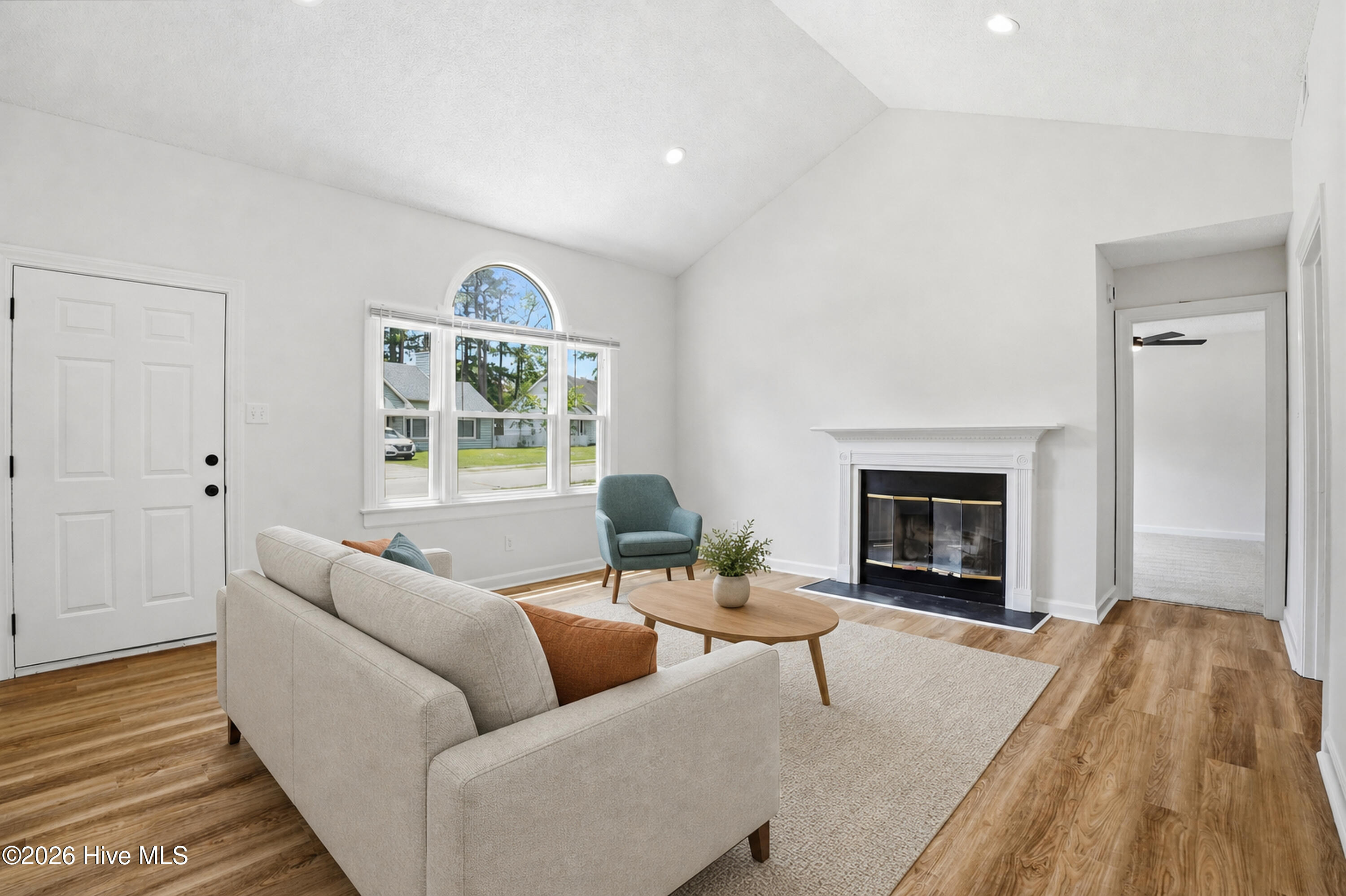 1040 Southbriar Drive Property Photo 6