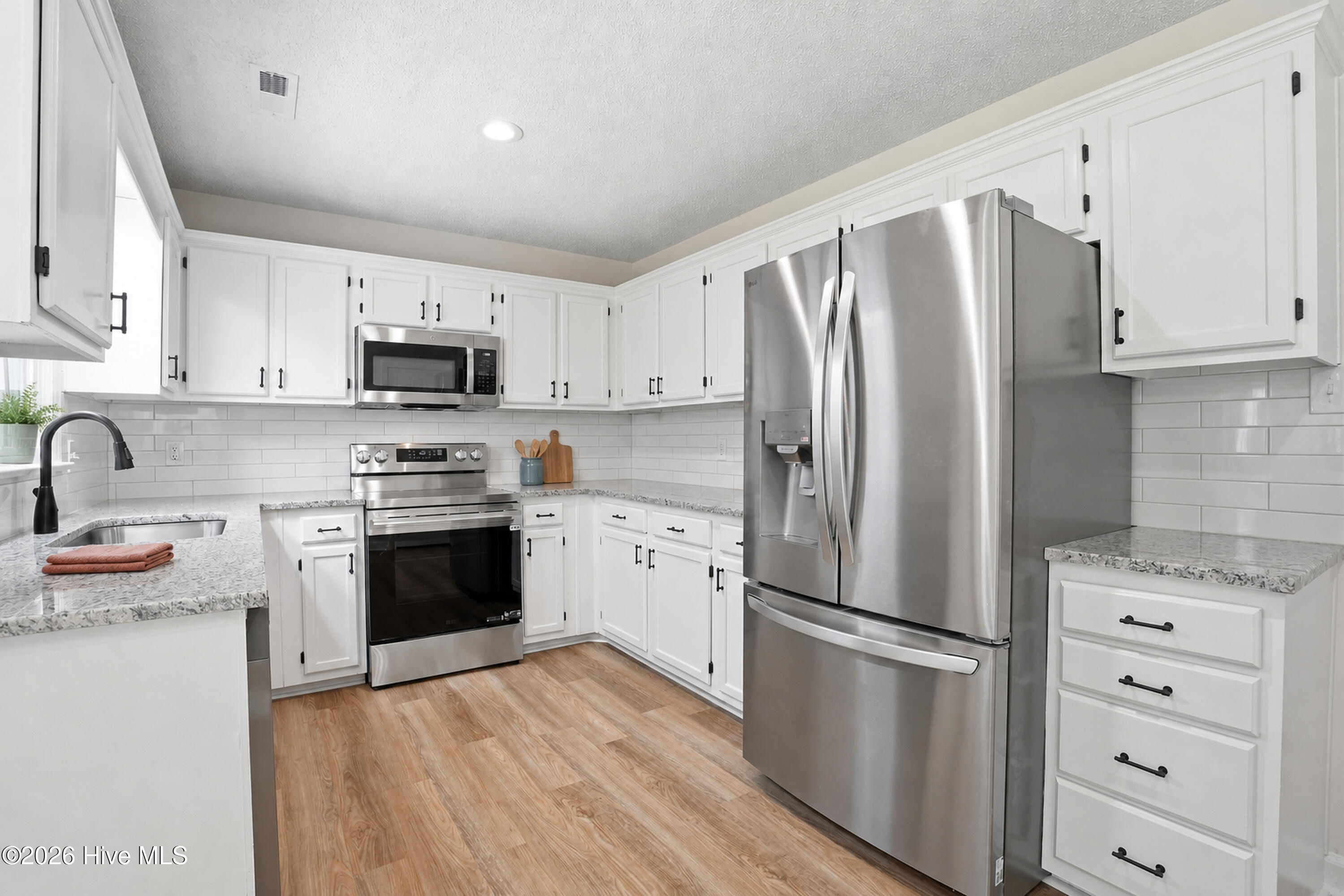 1040 Southbriar Drive Property Photo 12