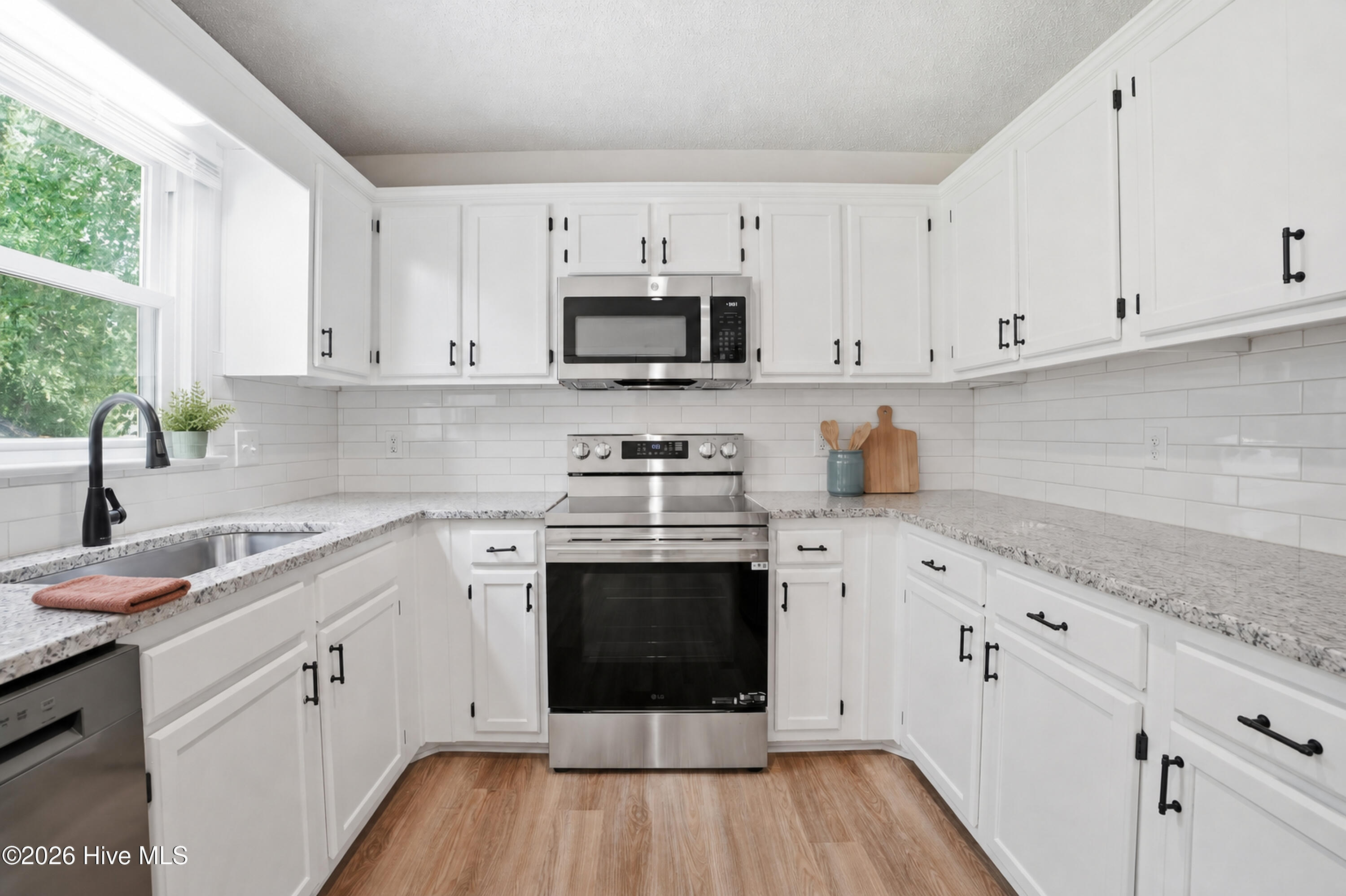 1040 Southbriar Drive Property Photo 14