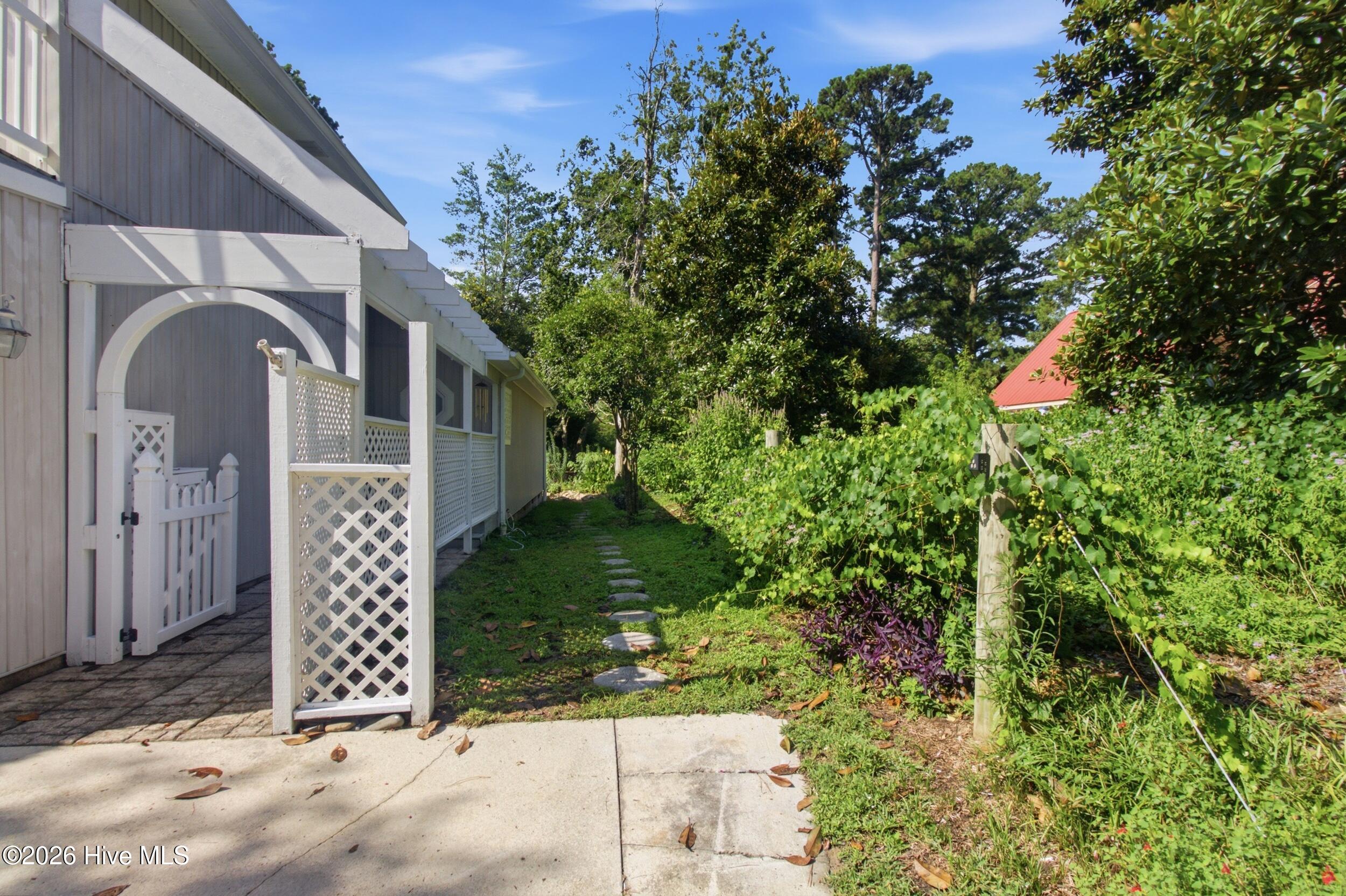 209 E Palmer Drive Property Photo 6