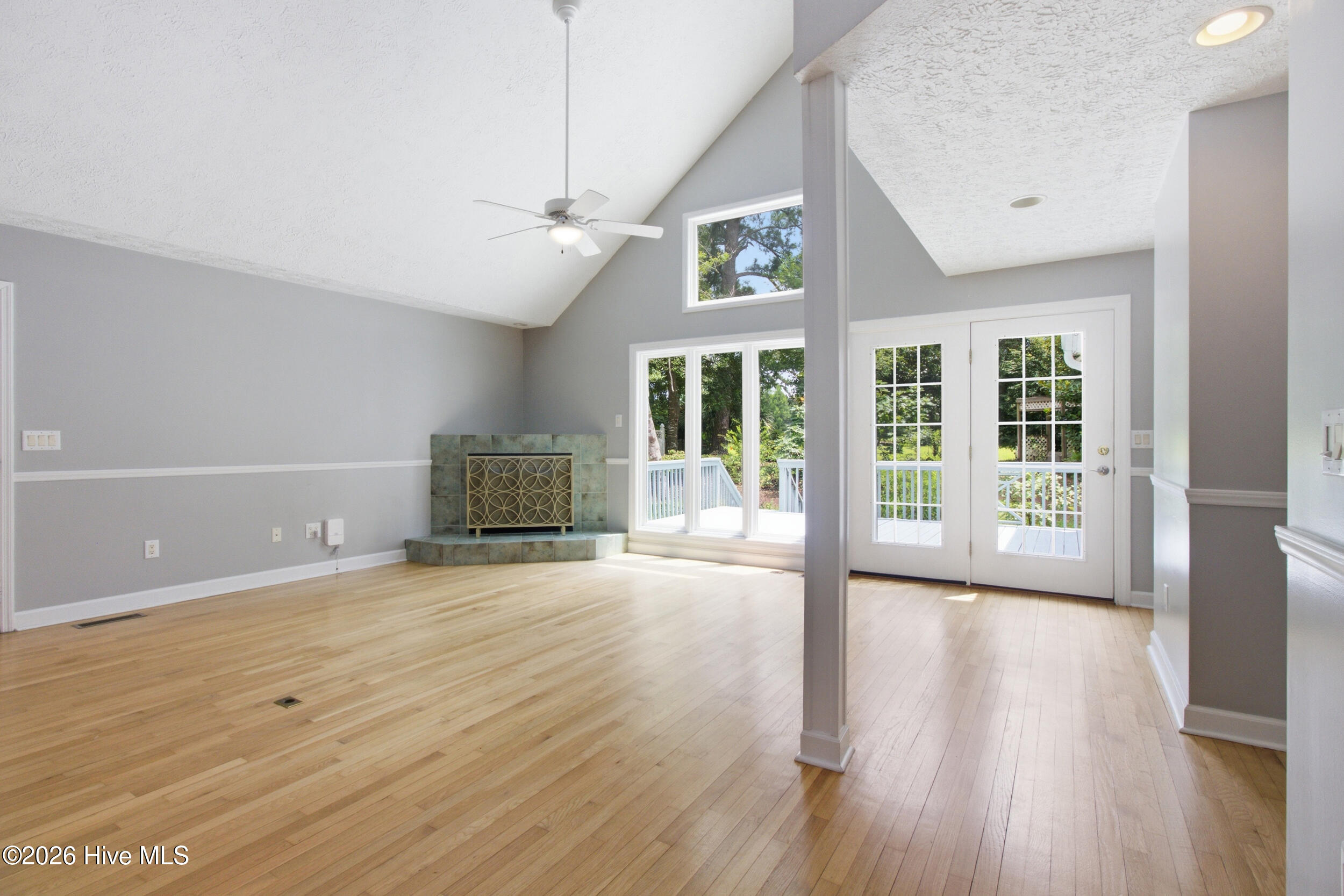 209 E Palmer Drive Property Photo 9