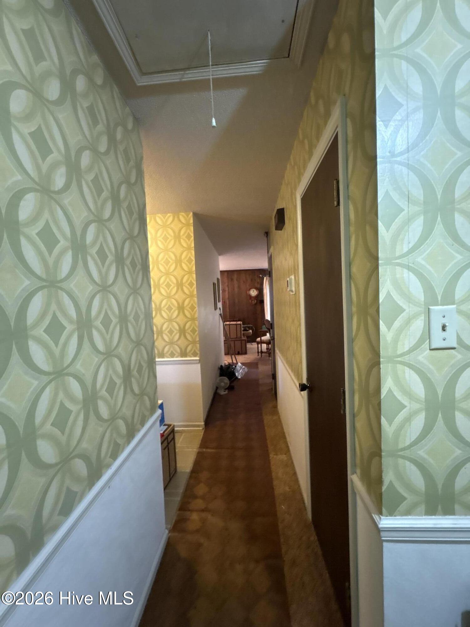 305 Crestwood Drive Property Photo 12