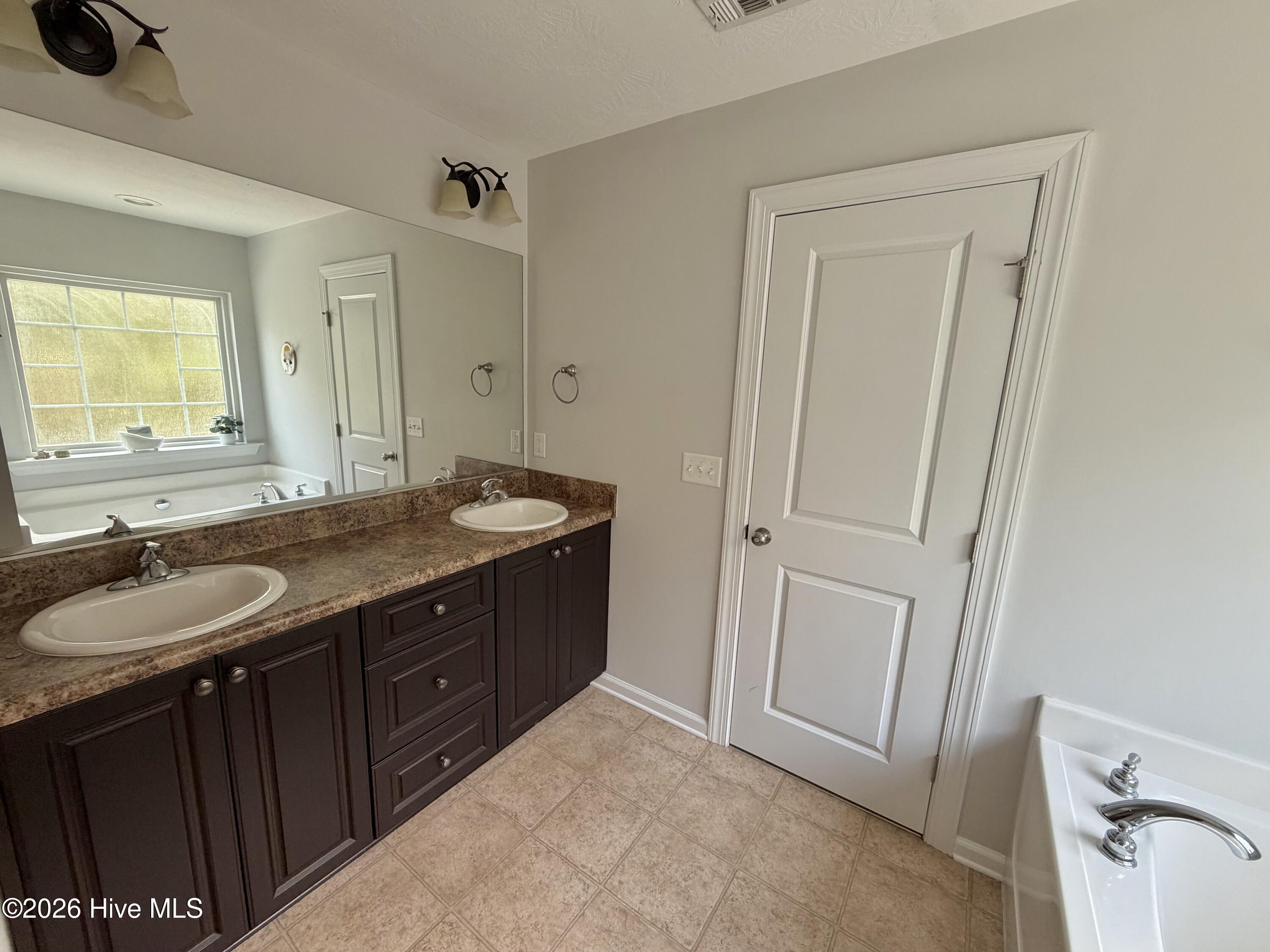 1028 Lancaster Way Property Photo 33