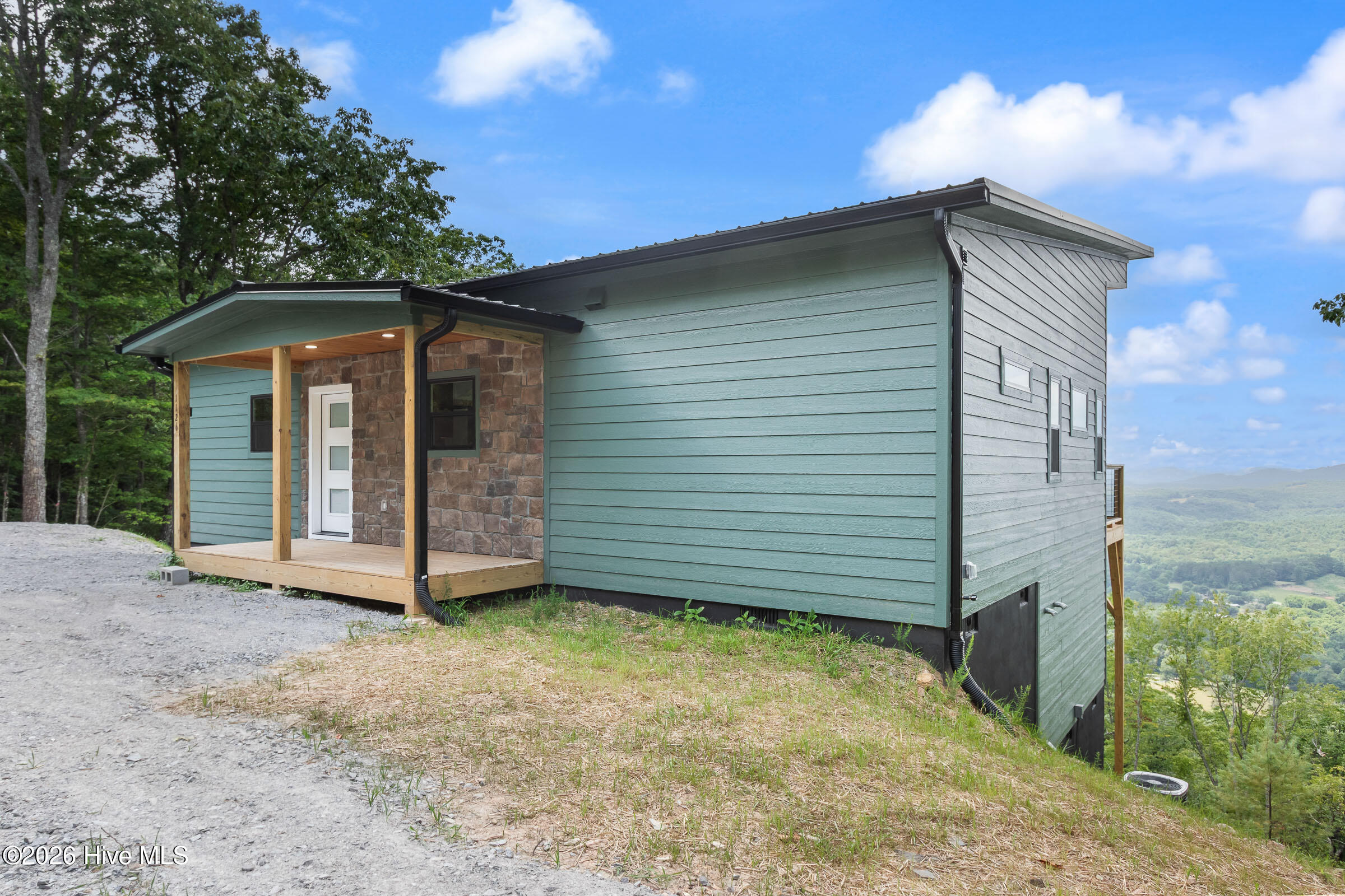 1126 Mason Way Property Photo 3