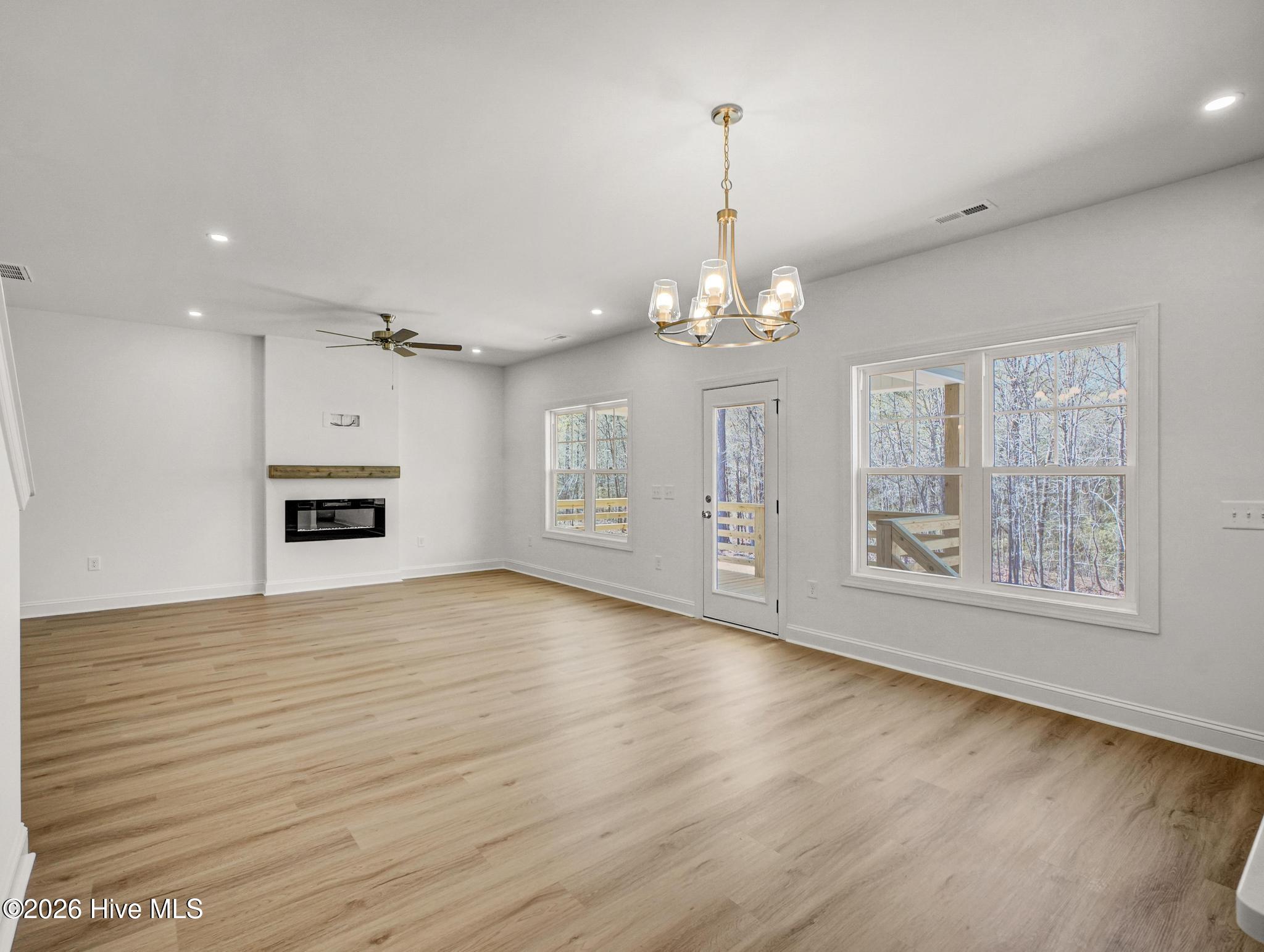 809 Blue Bird Drive Property Photo 16