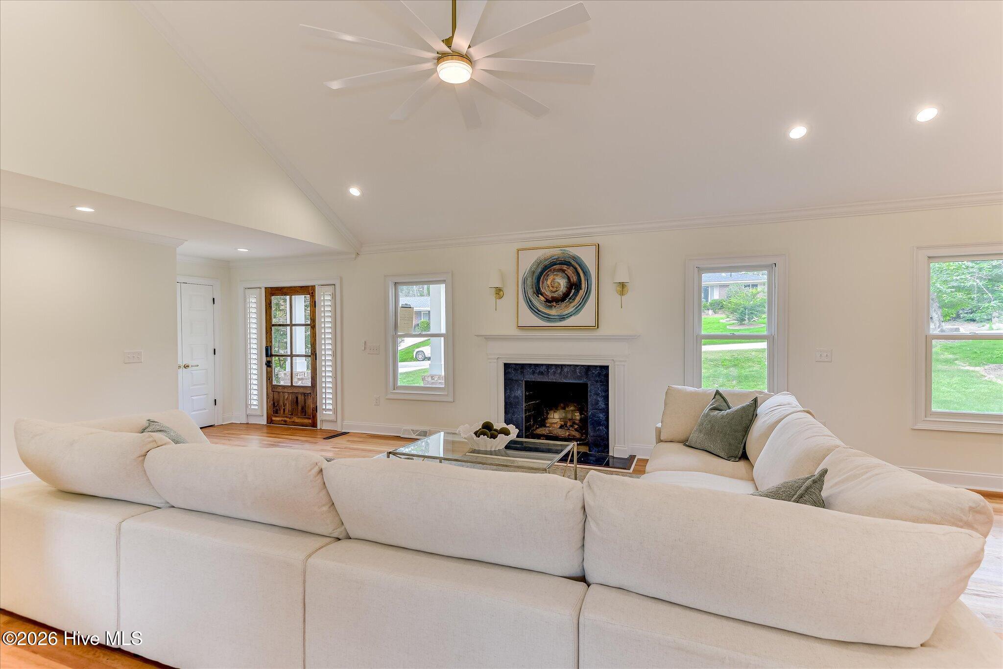 614 Oberlin Road Property Photo 11