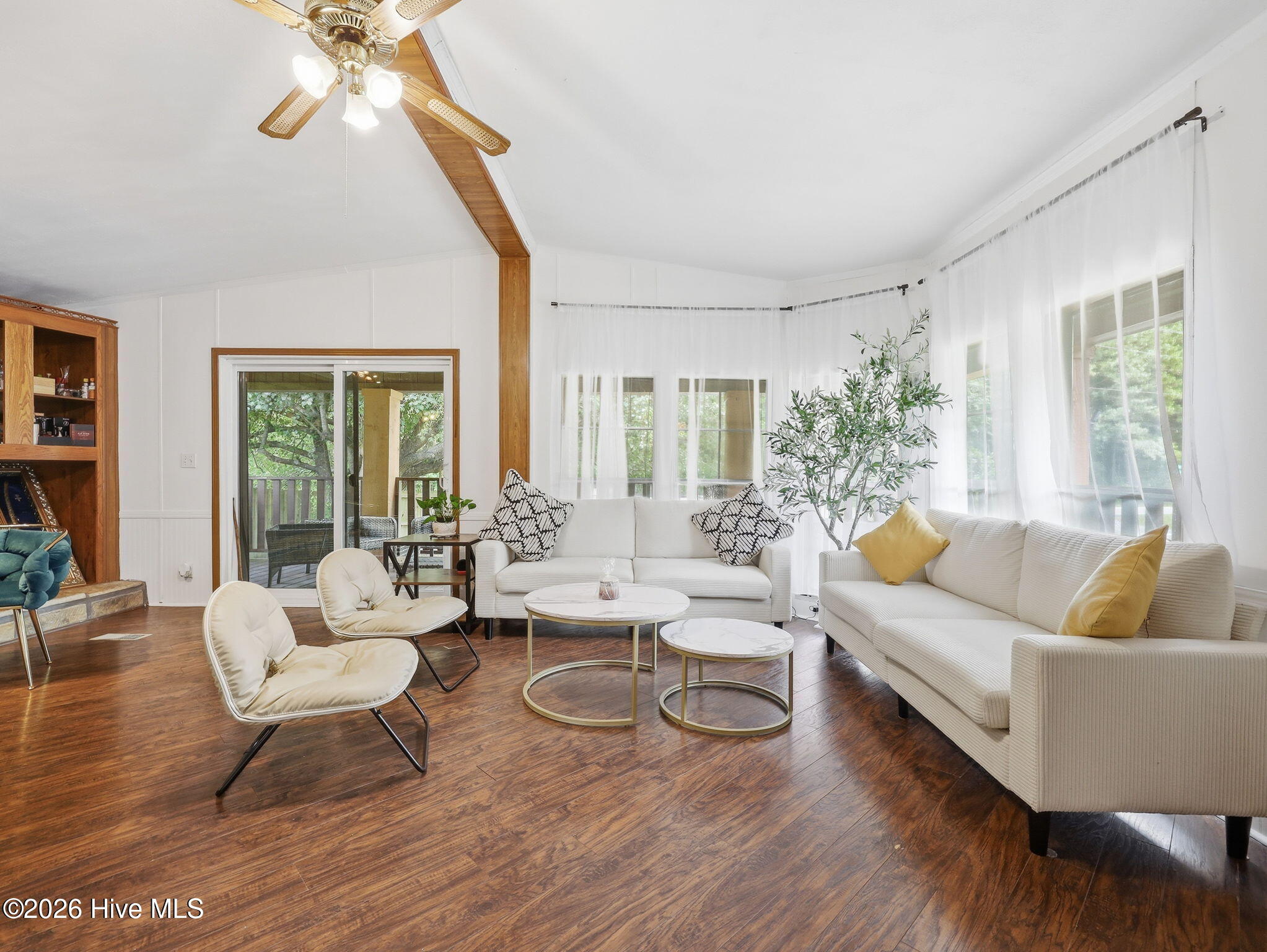 100 Maplecrest Way Property Photo 4