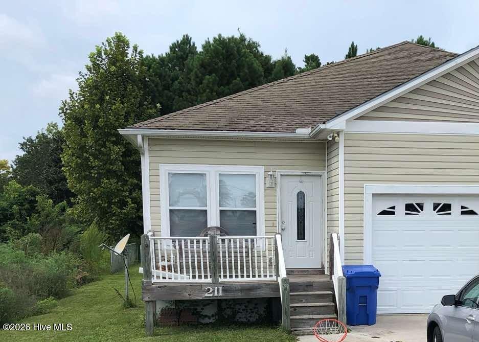 211 Lloyd Street Property Photo 1