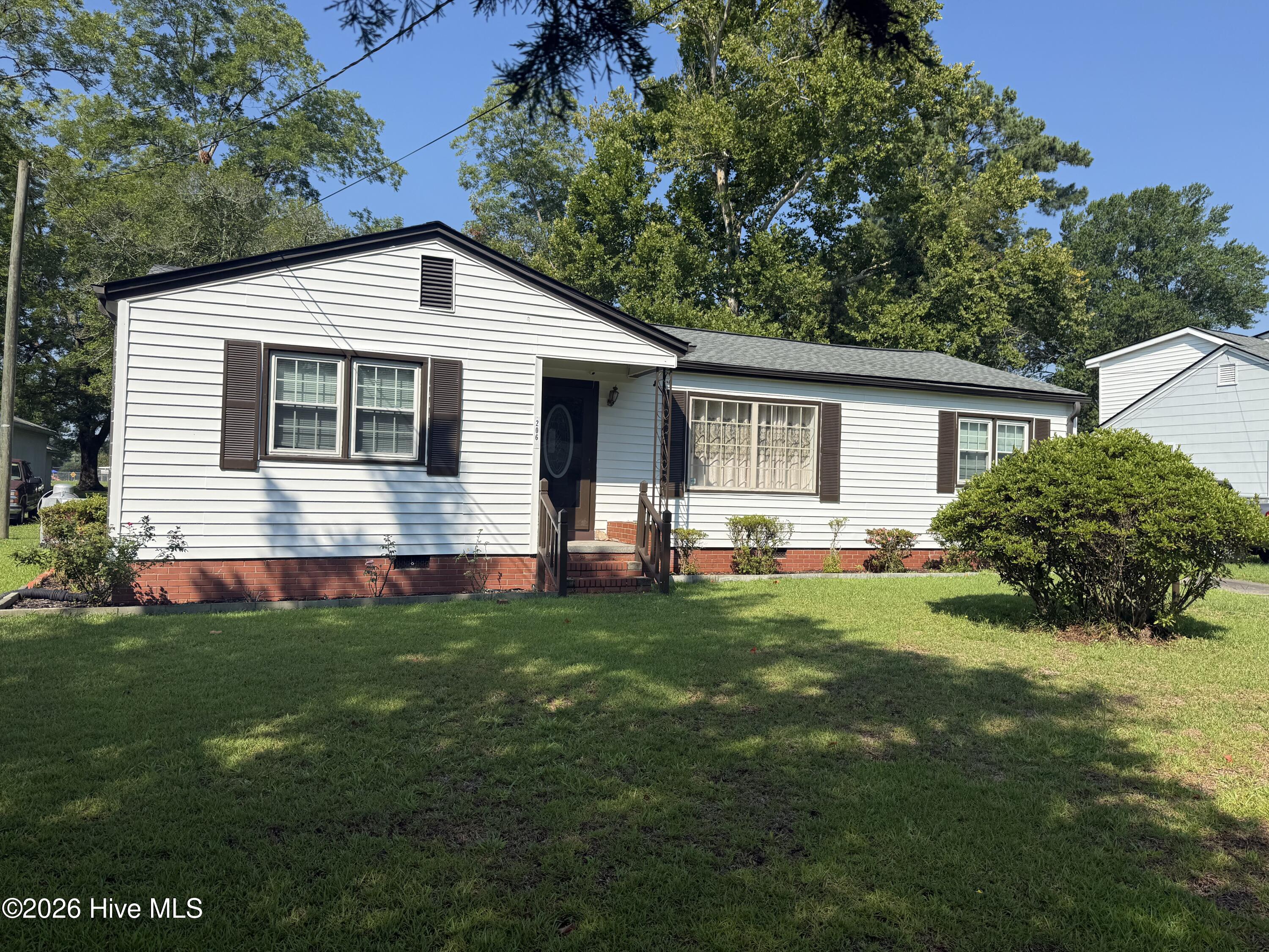 206 Sunset Drive Property Photo 1
