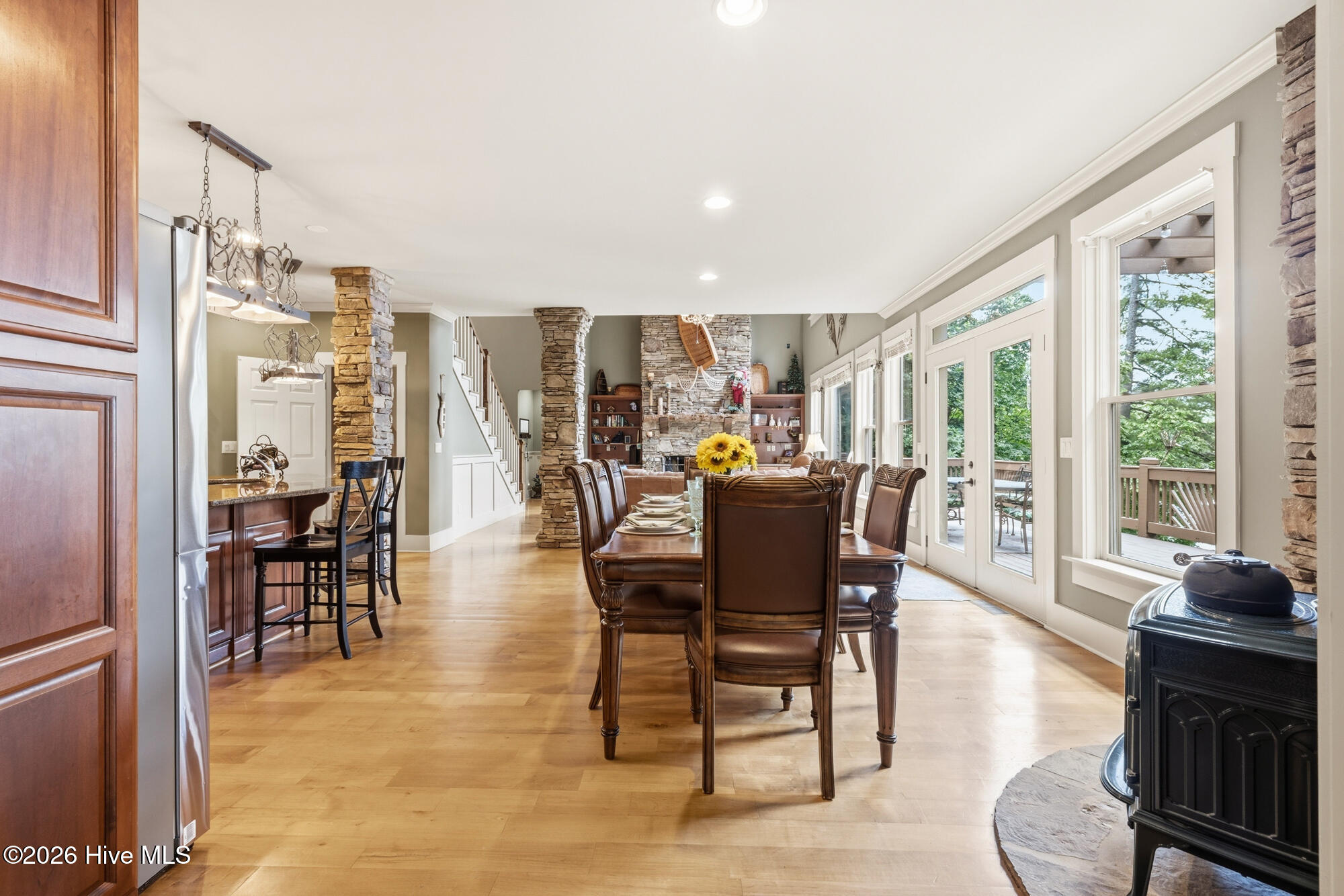 382 Lake Shore Drive Property Photo 11